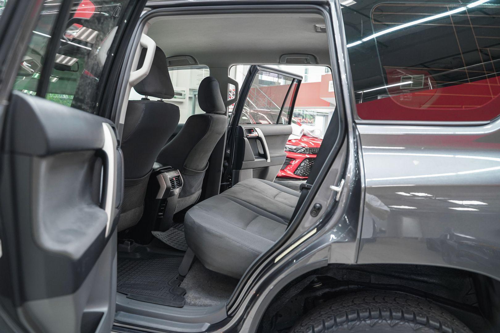 Toyota Land Cruiser Prado 2011, серый, ДЦ Орехово