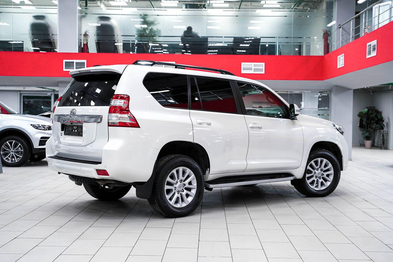 Toyota Land Cruiser Prado 2016, белый, ДЦ Орехово