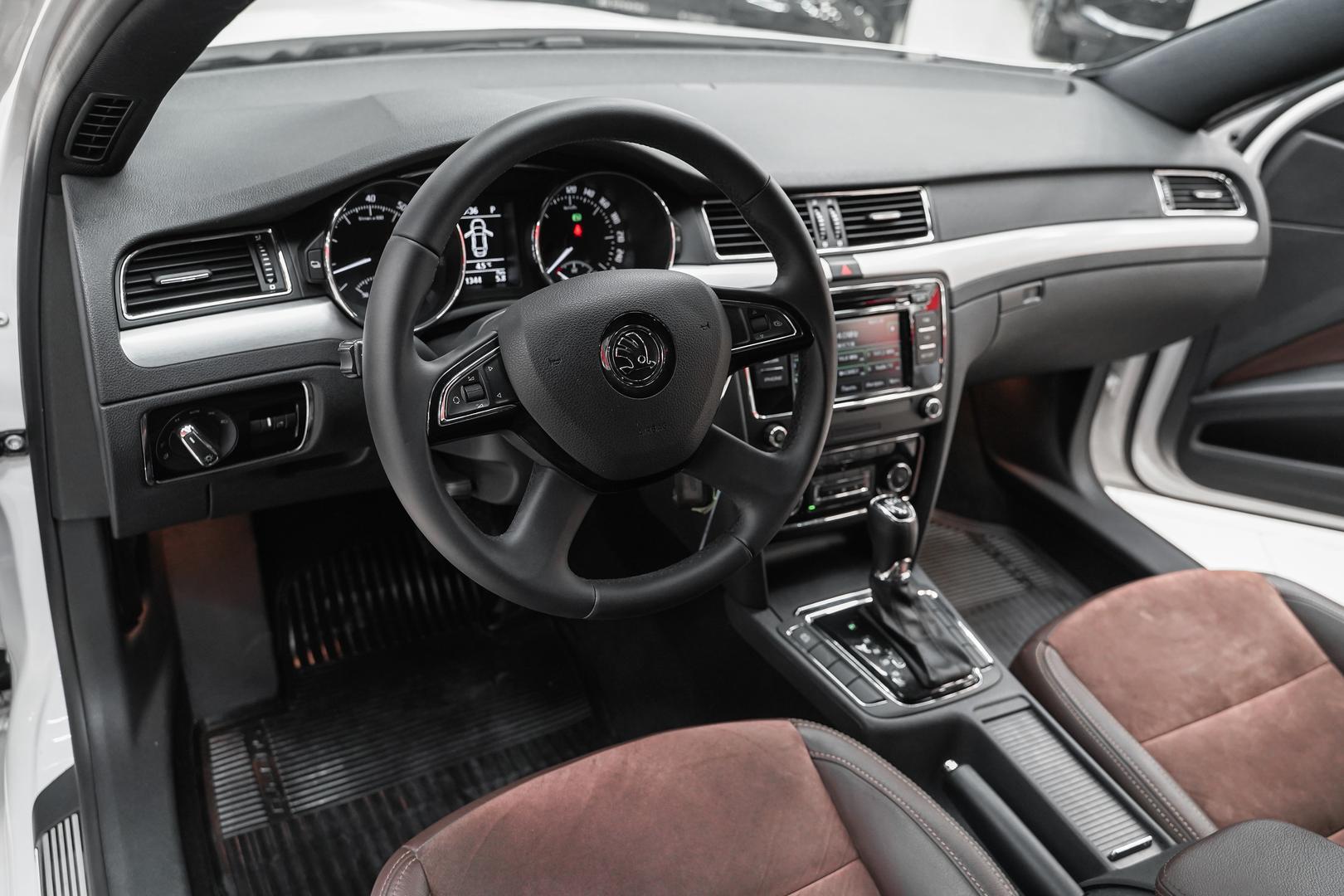 Skoda Superb 2014, белый, ДЦ Орехово