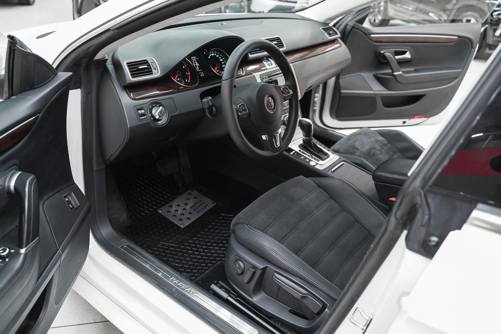 Volkswagen Passat CC 2013, белый, ДЦ Орехово