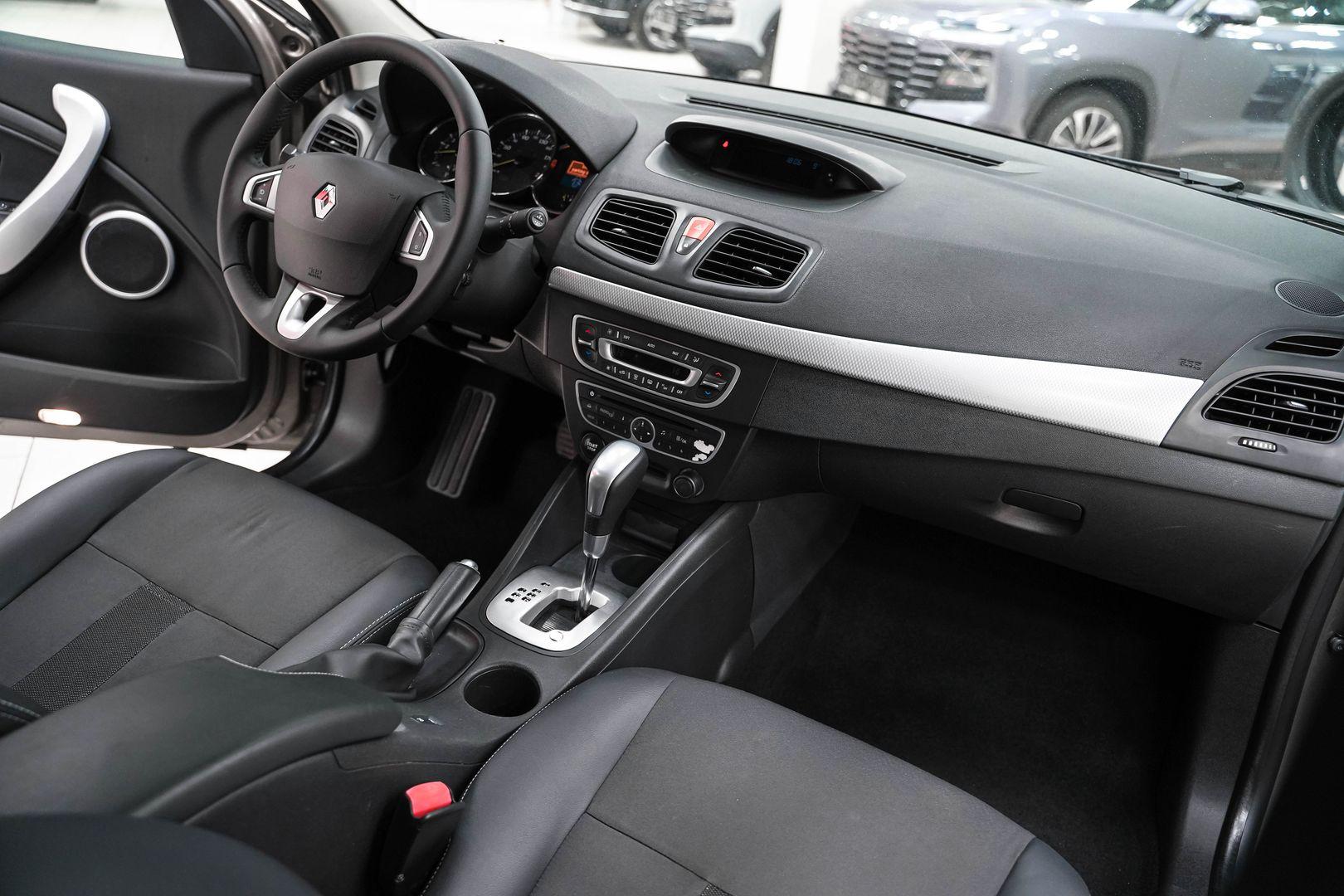 Renault Fluence 2011, бежевый, ДЦ Орехово