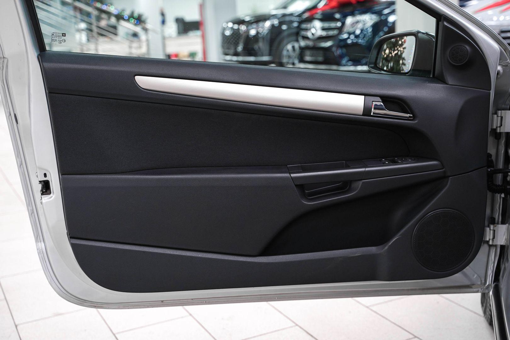 Opel Astra 2008, серебряный, ДЦ Орехово