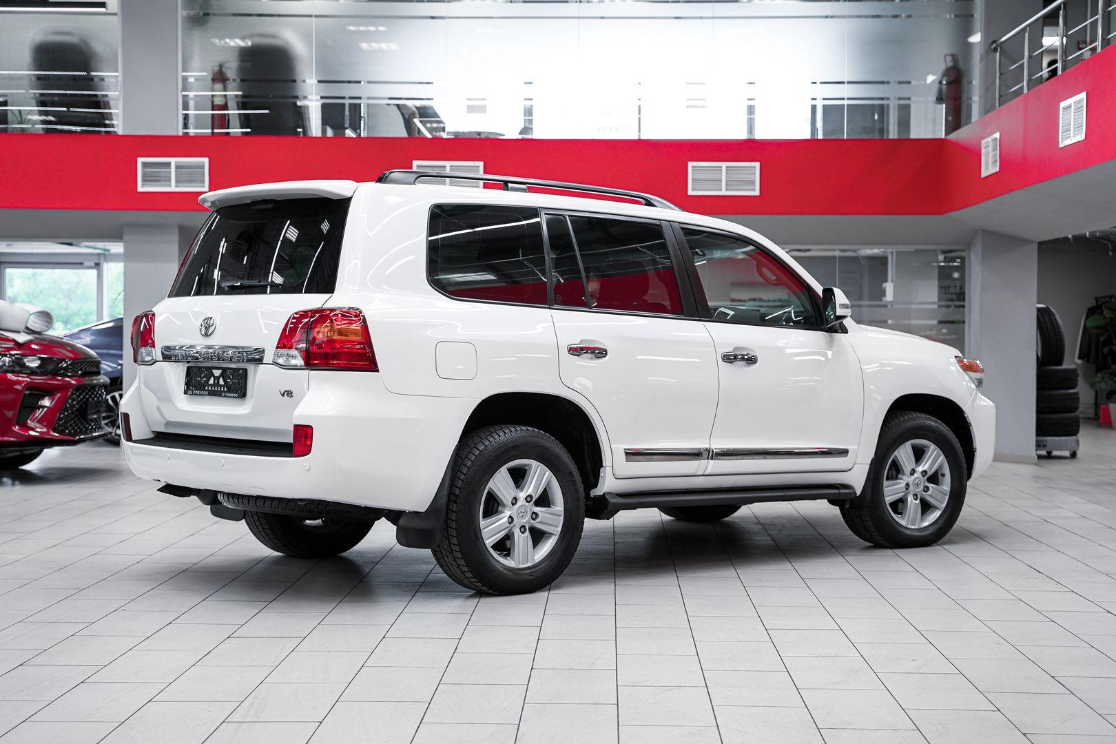 Toyota Land Cruiser 2012, белый, ДЦ Орехово