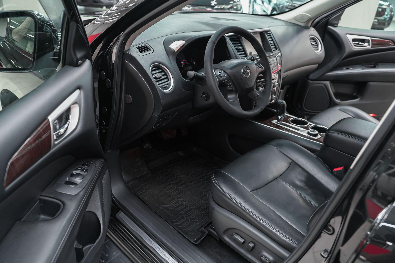 Nissan Pathfinder 2016, черный, ДЦ Орехово