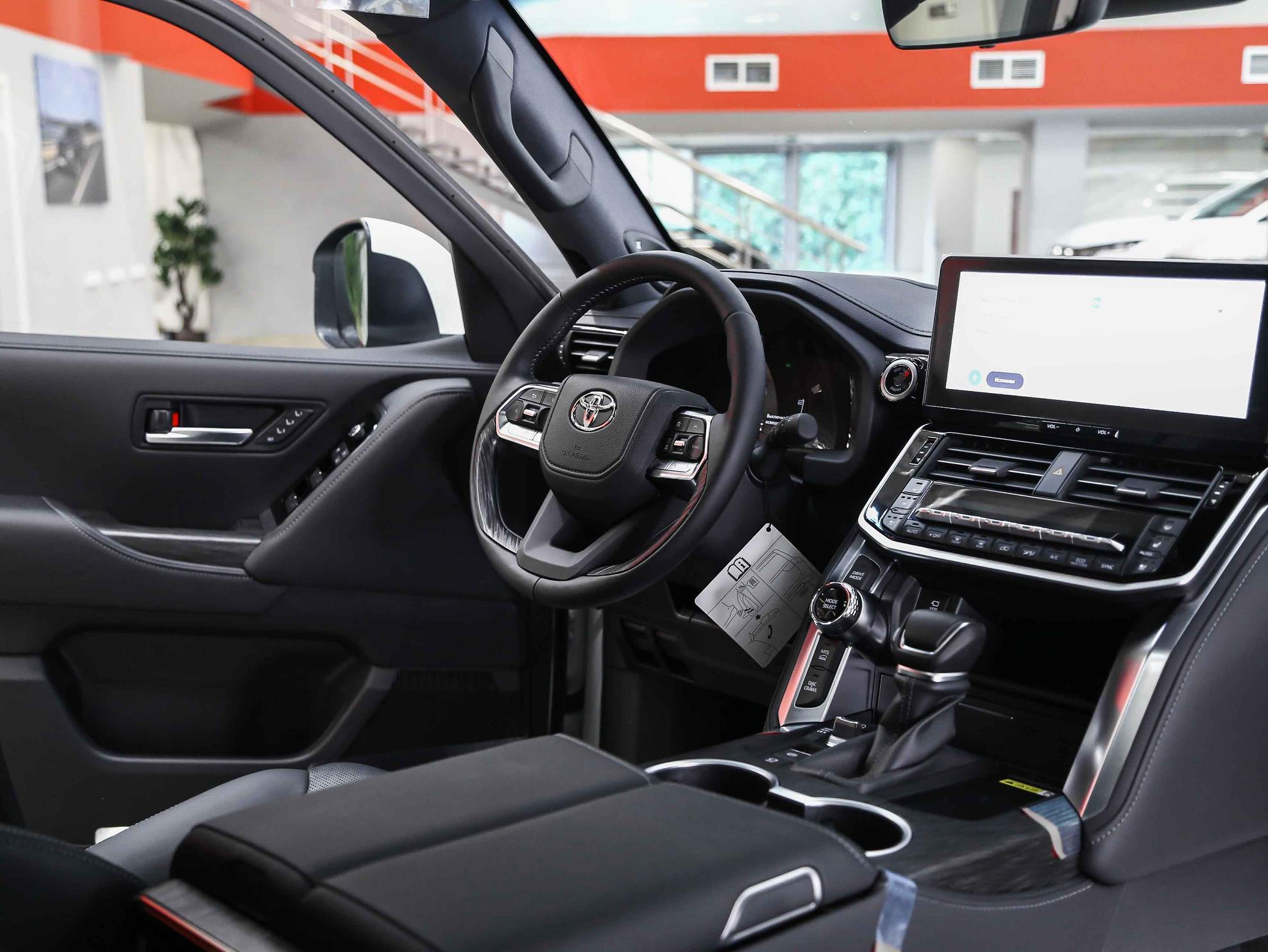 Toyota Land Cruiser 2026, белый, ДЦ Орехово
