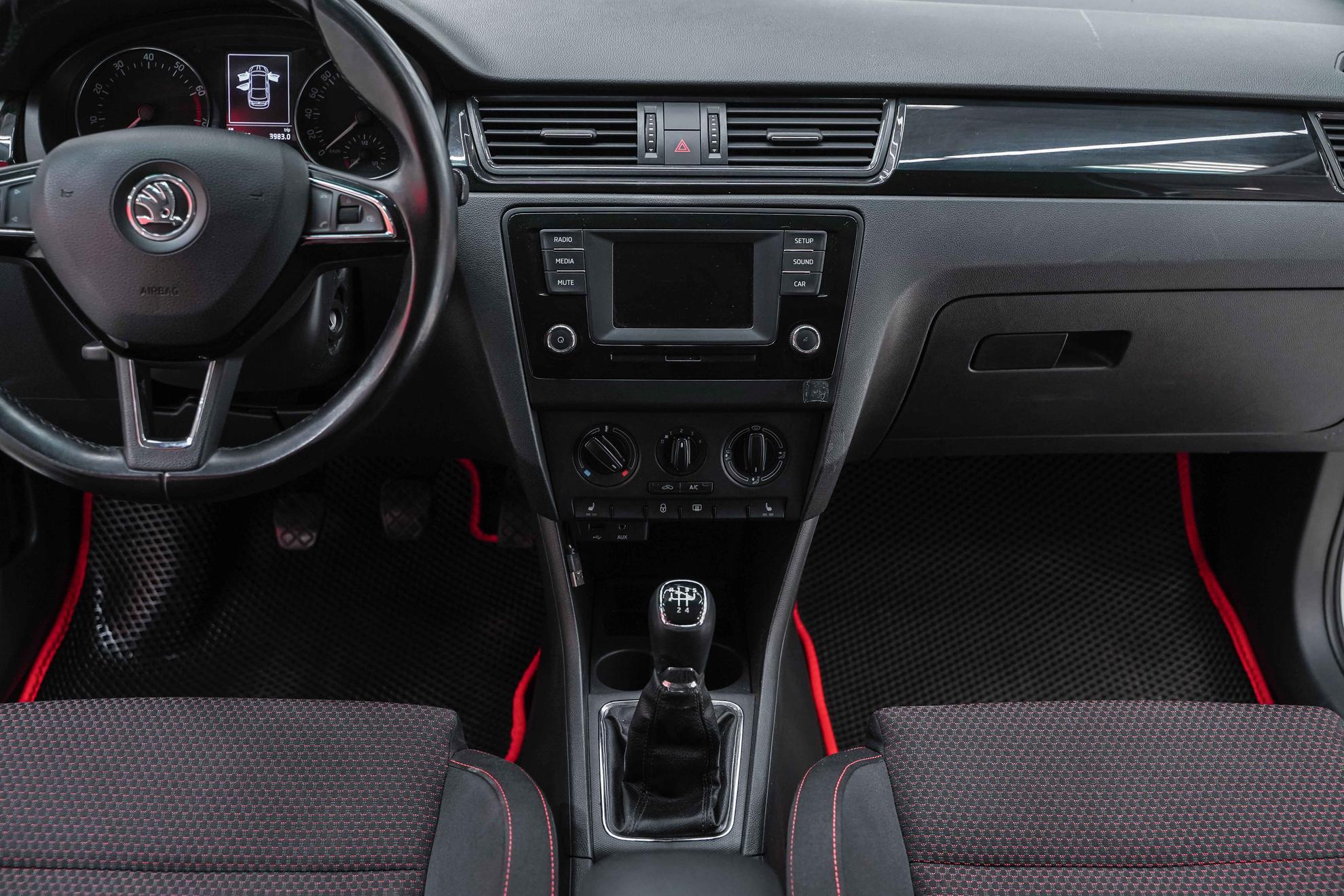Skoda Rapid 2015, белый, ДЦ Орехово