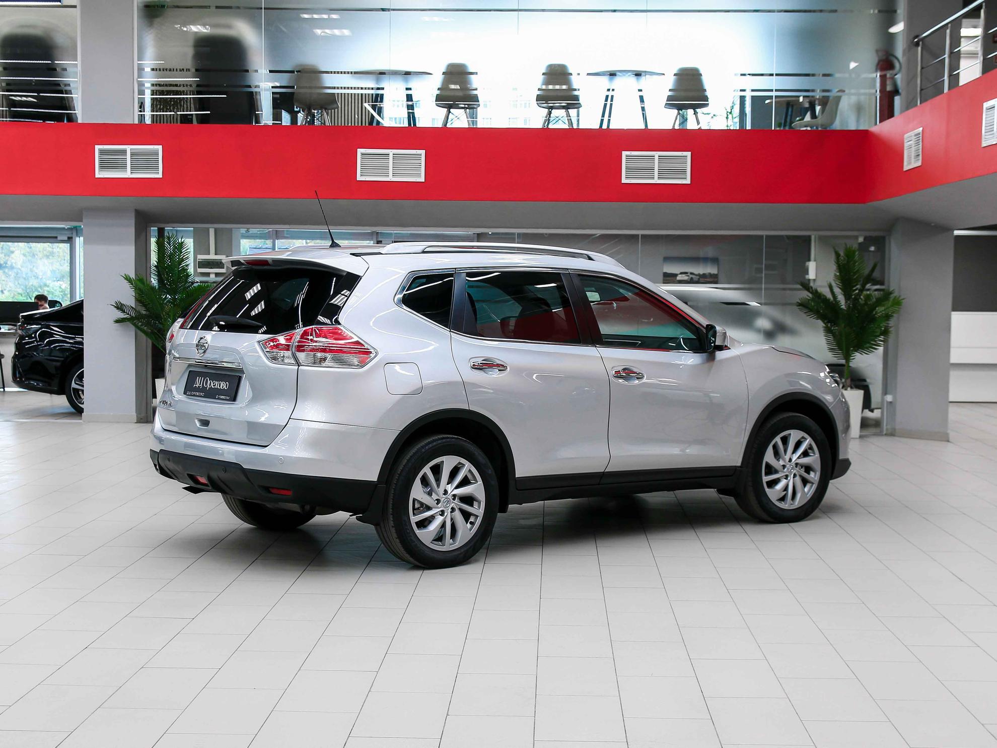 Nissan X-Trail 2015, серебряный, ДЦ Орехово