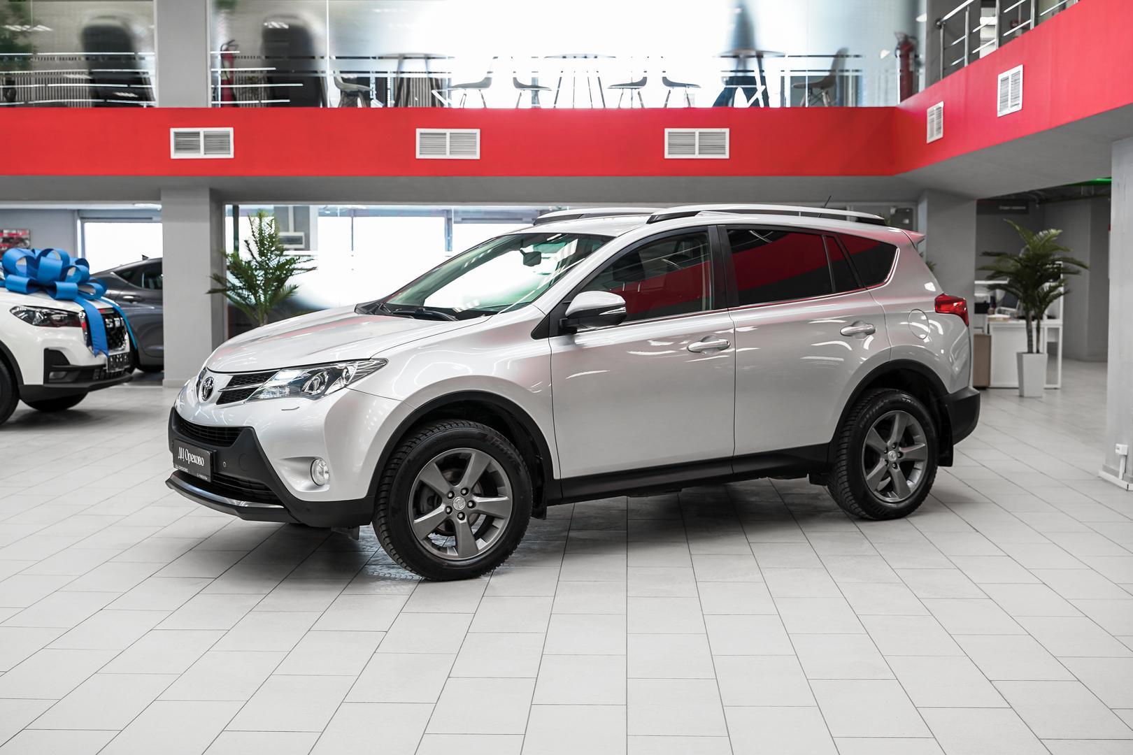 Toyota RAV4 2015, серебряный, ДЦ Орехово
