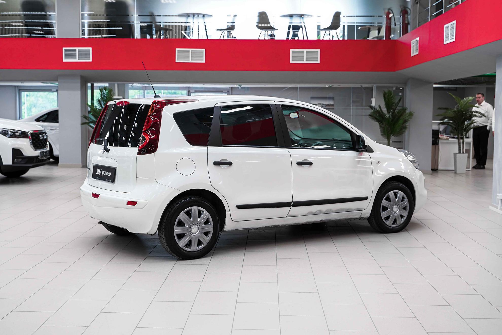 Nissan Note 2010, белый, ДЦ Орехово