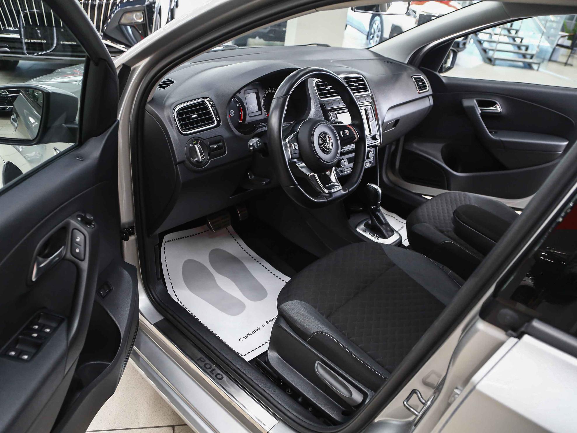 Volkswagen Polo 2018, серебряный, ДЦ Орехово