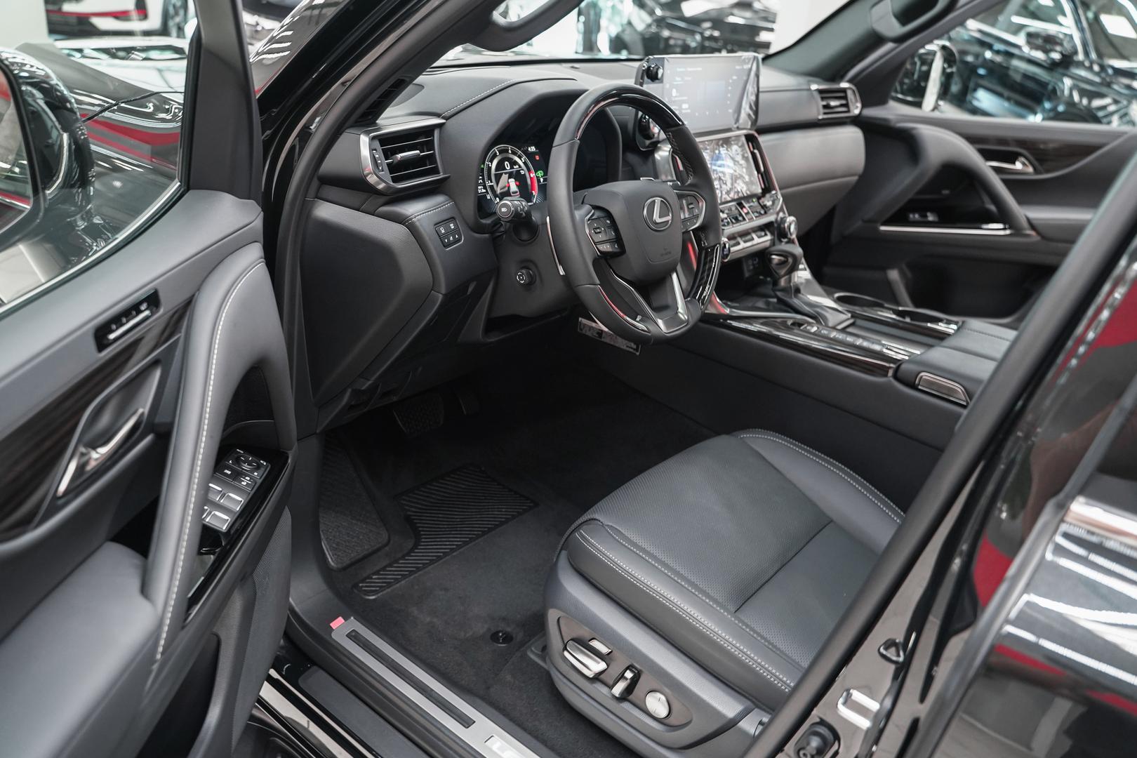 Lexus LX 2024, черный, ДЦ Орехово