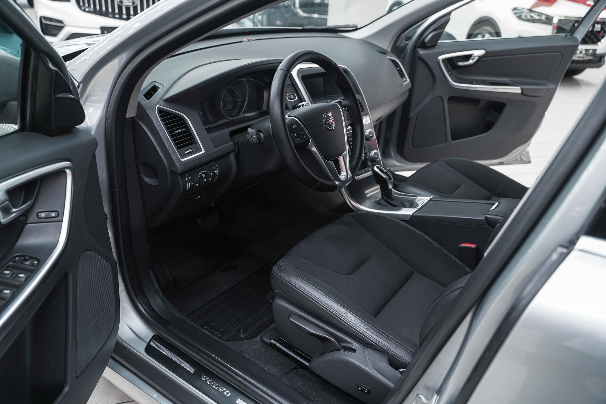 Volvo XC60 2015, серый, ДЦ Орехово