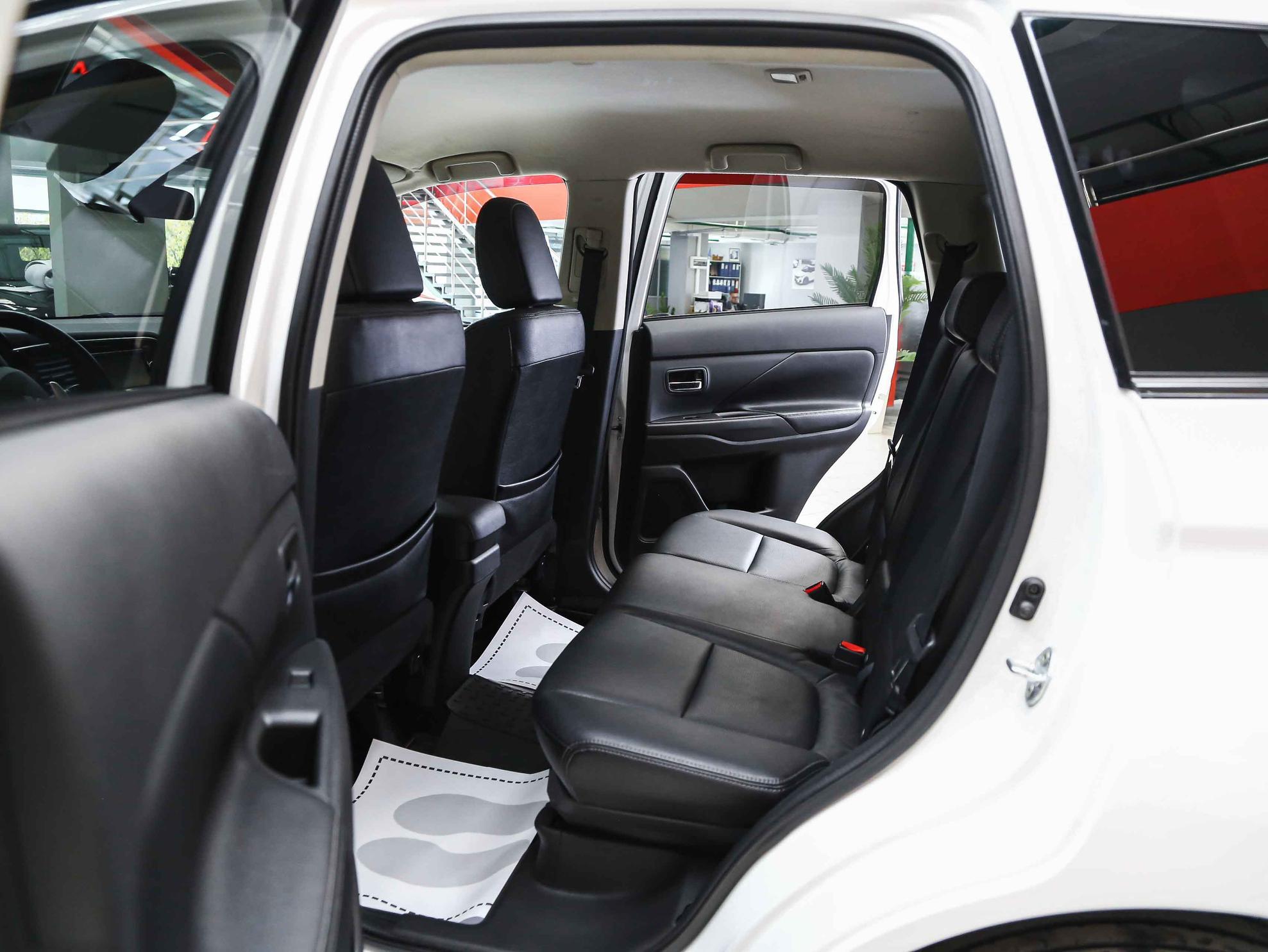 Mitsubishi Outlander 2012, белый, ДЦ Орехово