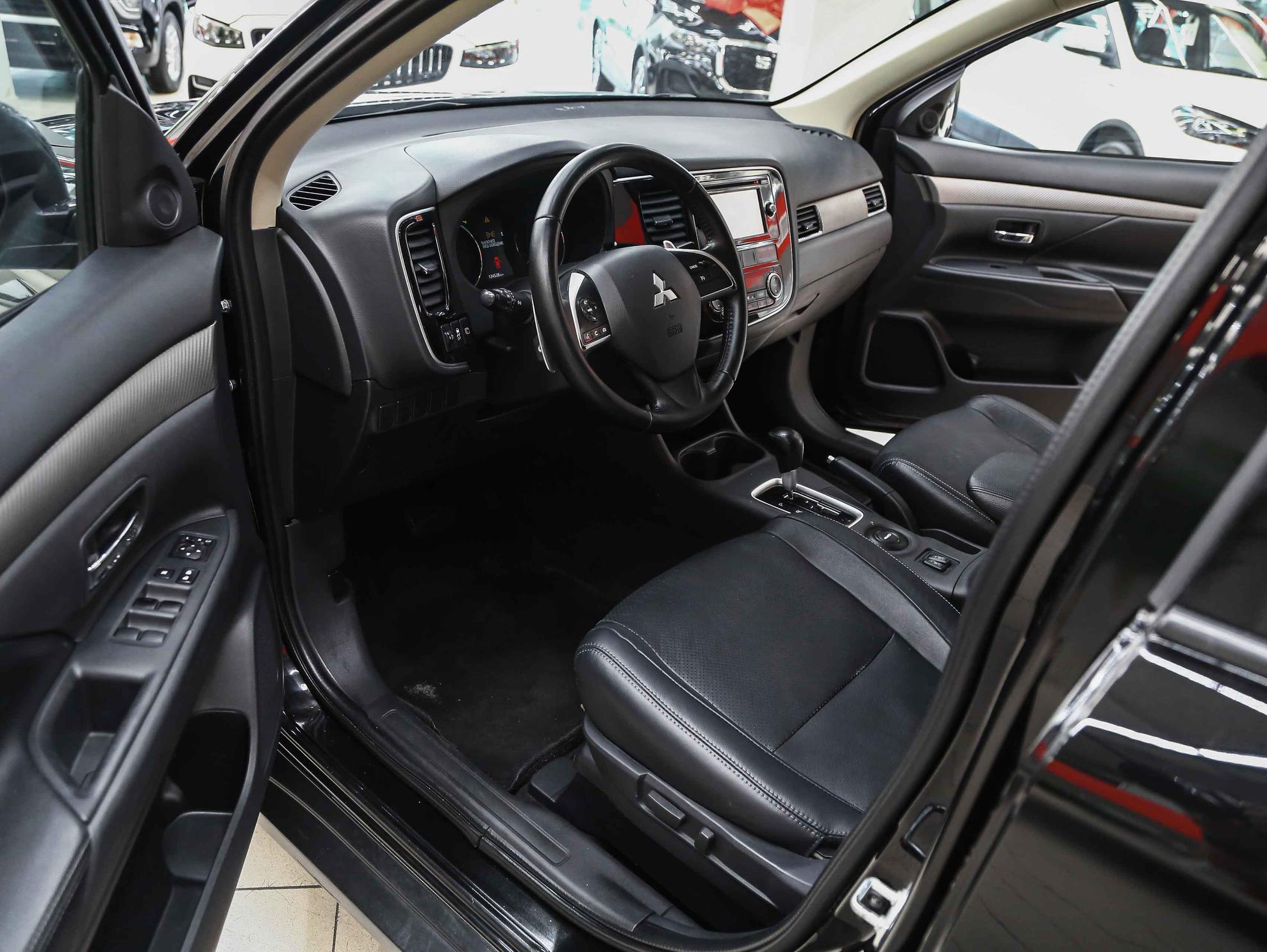 Mitsubishi Outlander 2013, черный, ДЦ Орехово