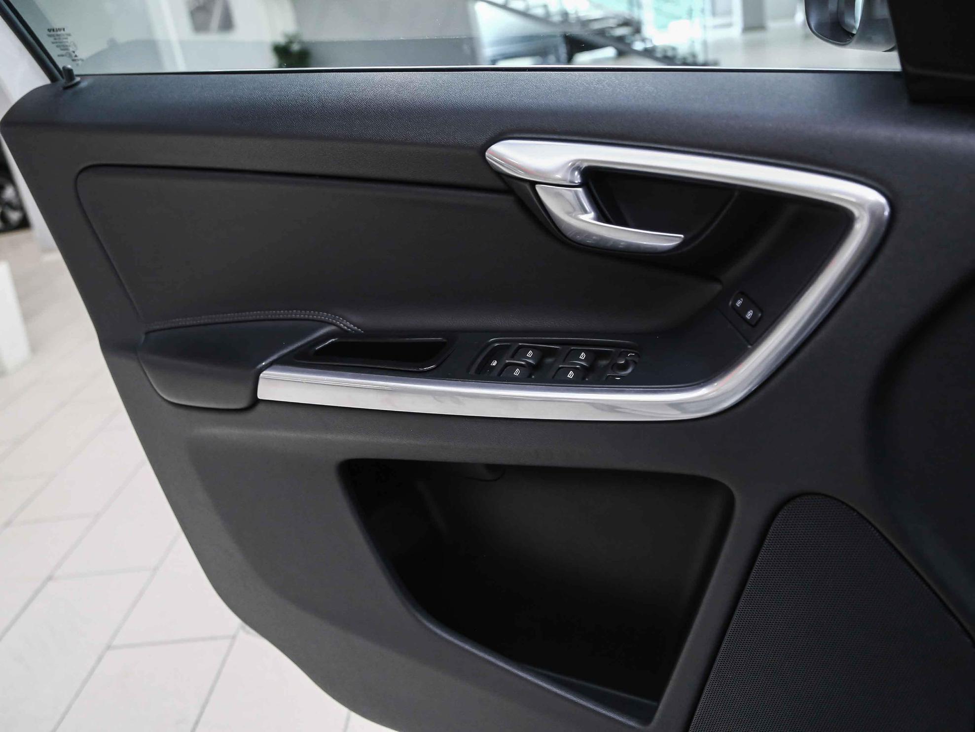 Volvo XC60 2015, белый, ДЦ Орехово