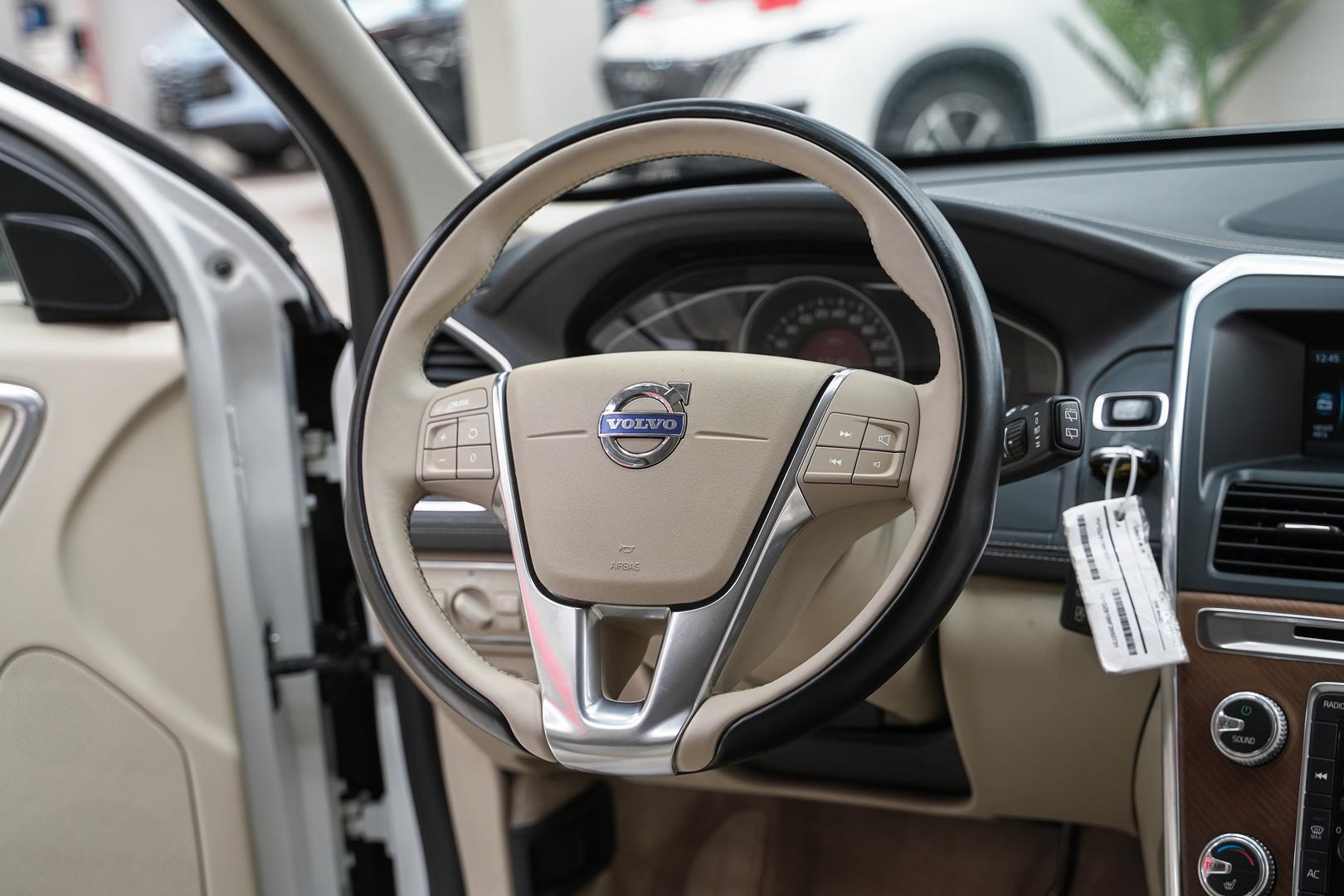 Volvo XC60 2014, белый, ДЦ Орехово