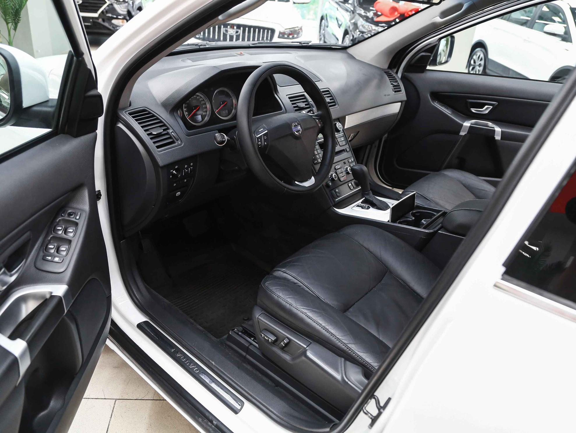 Volvo XC90 2012, белый, ДЦ Орехово
