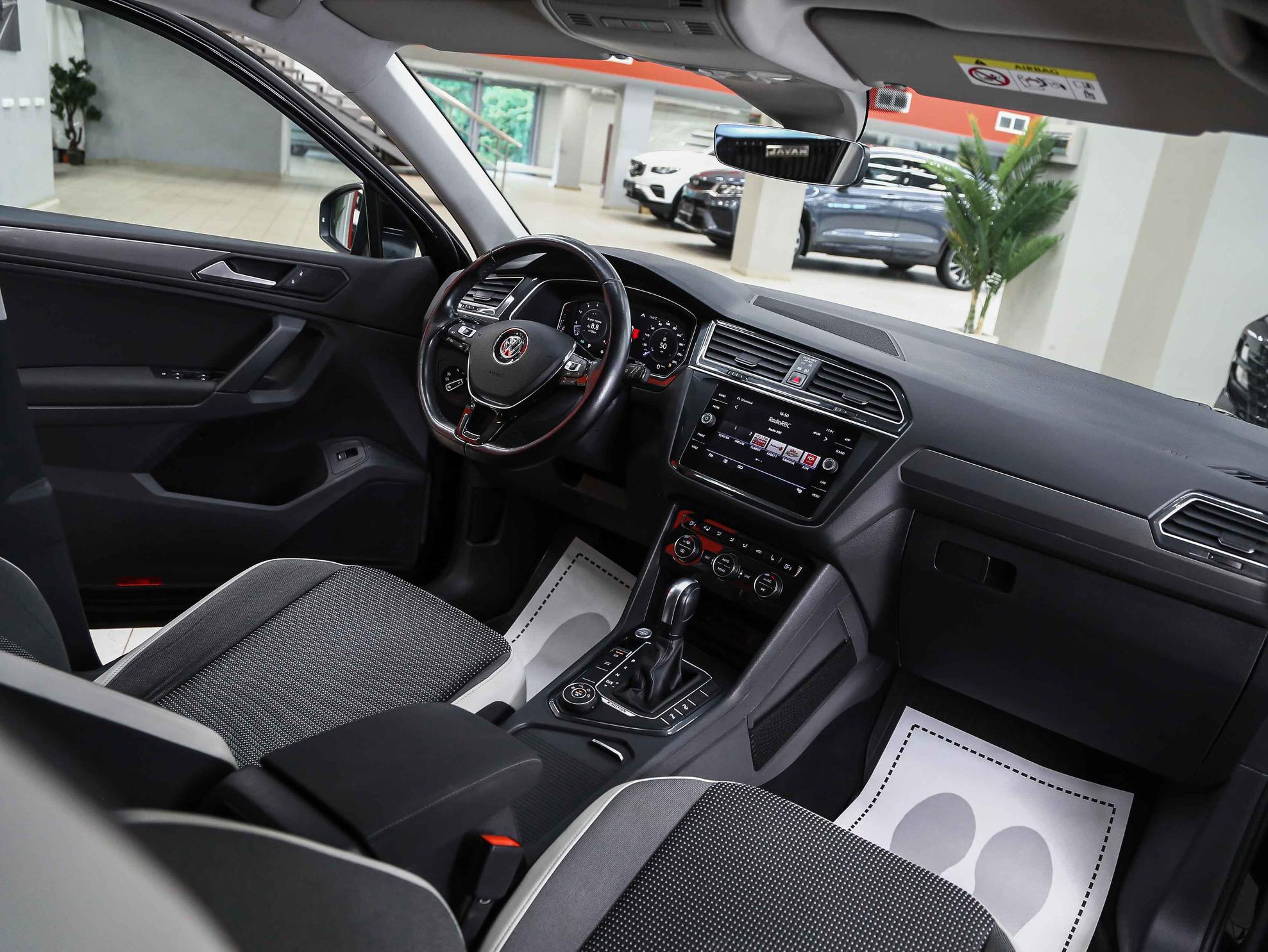 Volkswagen Tiguan 2020, черный, ДЦ Орехово