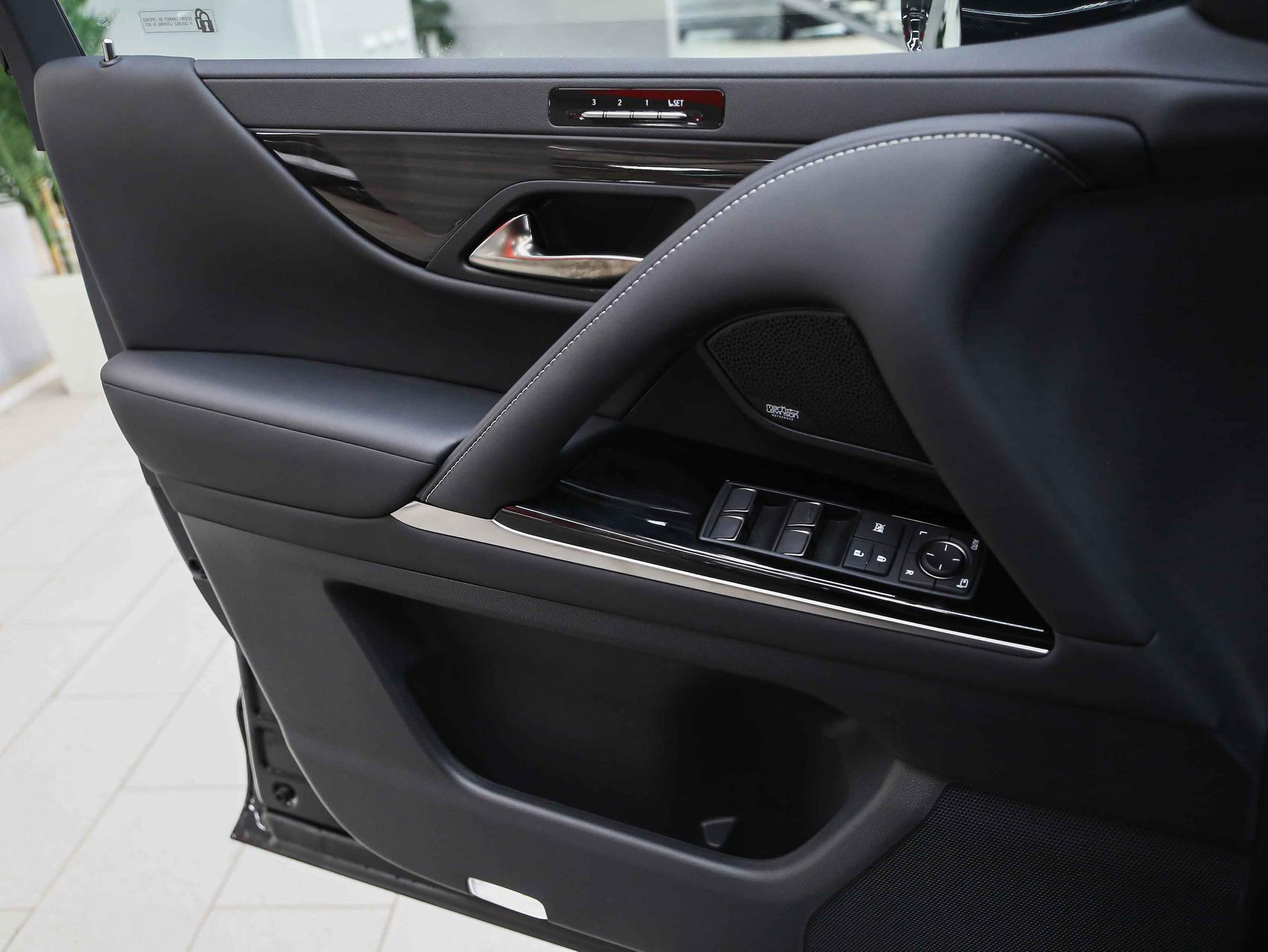 Lexus LX 2026, черный, ДЦ Орехово