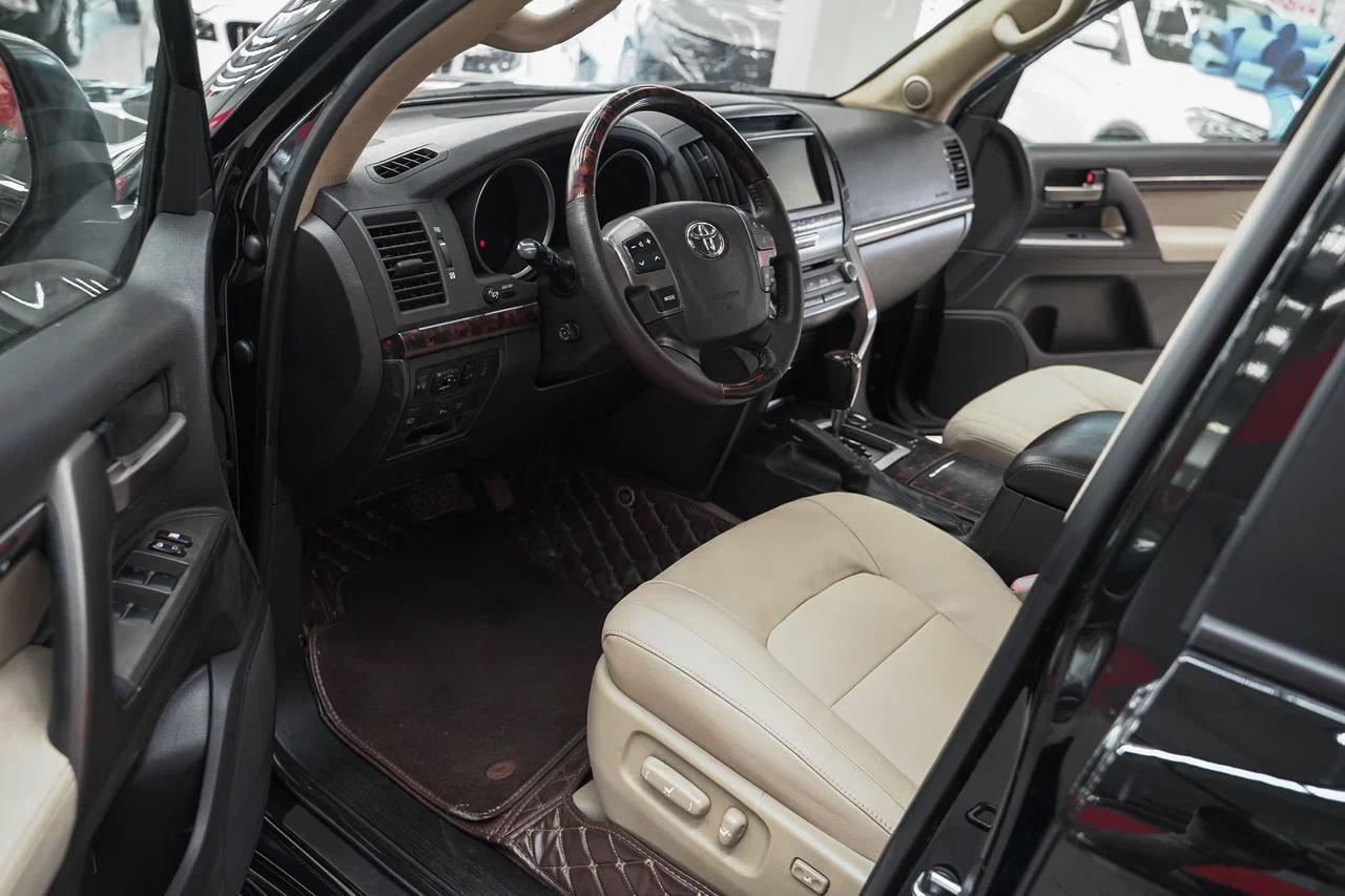 Toyota Land Cruiser 2010, черный, ДЦ Орехово