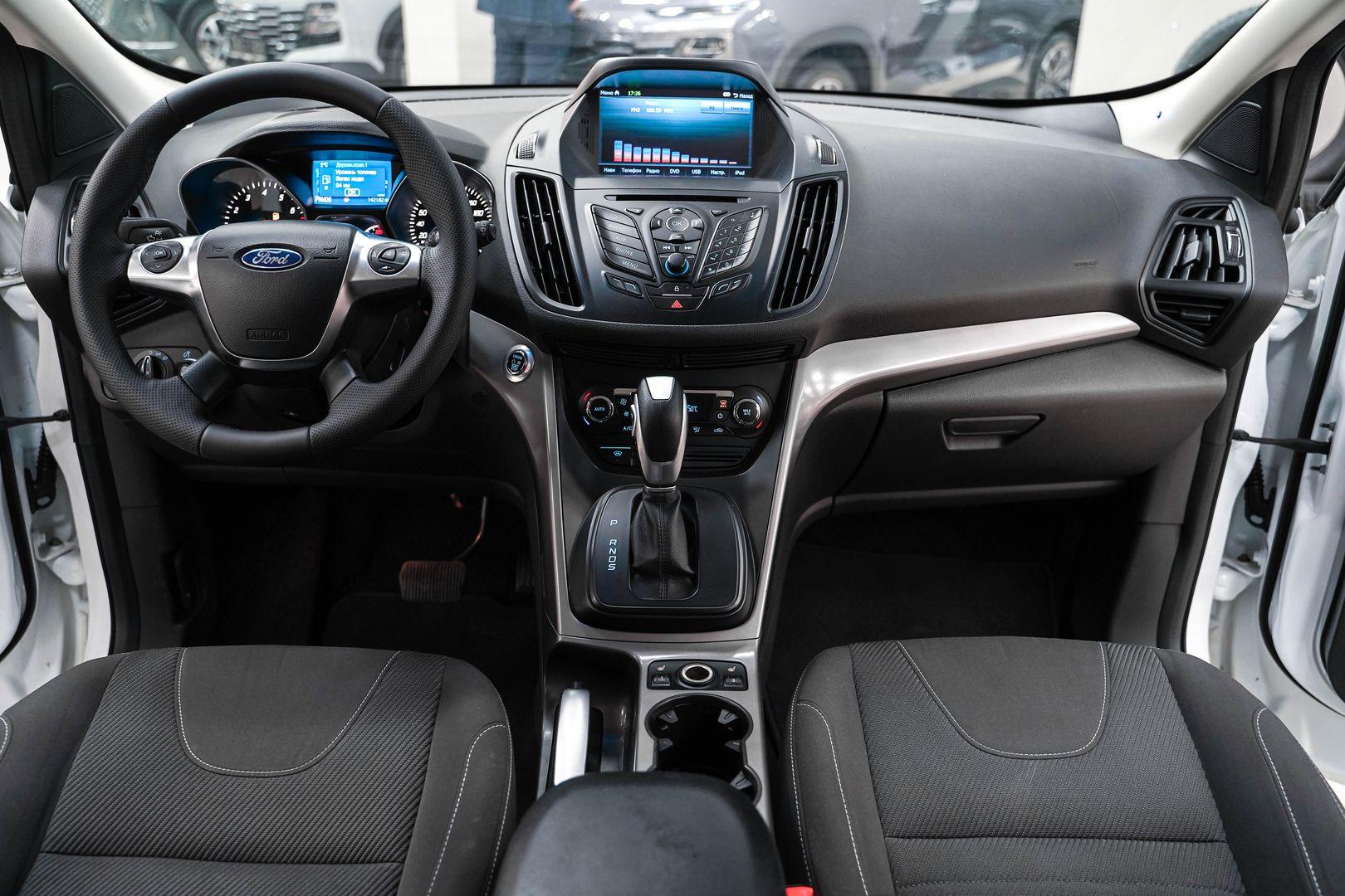 Ford Kuga 2015, белый, ДЦ Орехово