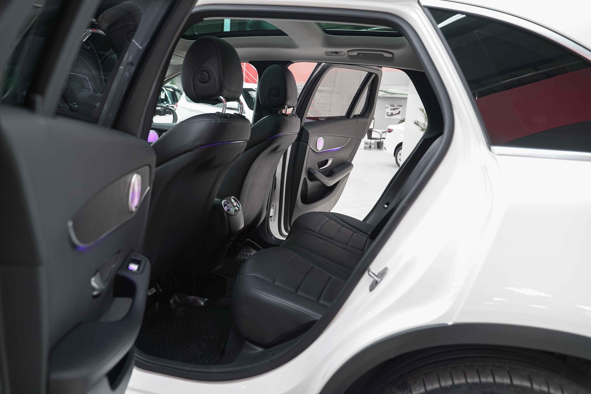 Mercedes-Benz GLC 2016, белый, ДЦ Орехово