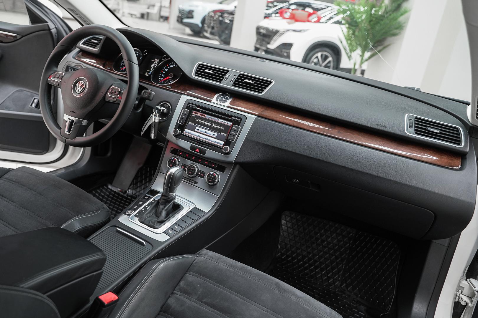 Volkswagen Passat CC 2013, белый, ДЦ Орехово