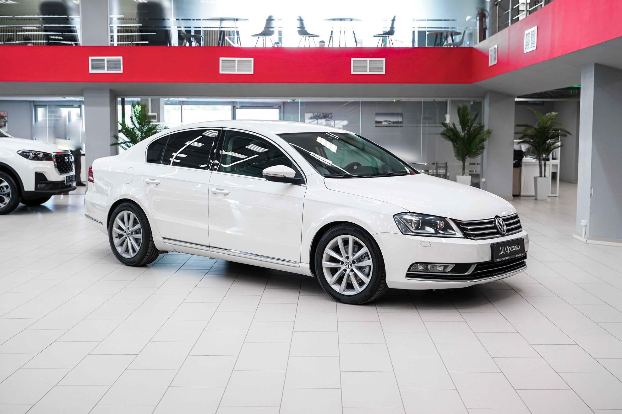 Volkswagen Passat 2012, белый, ДЦ Орехово