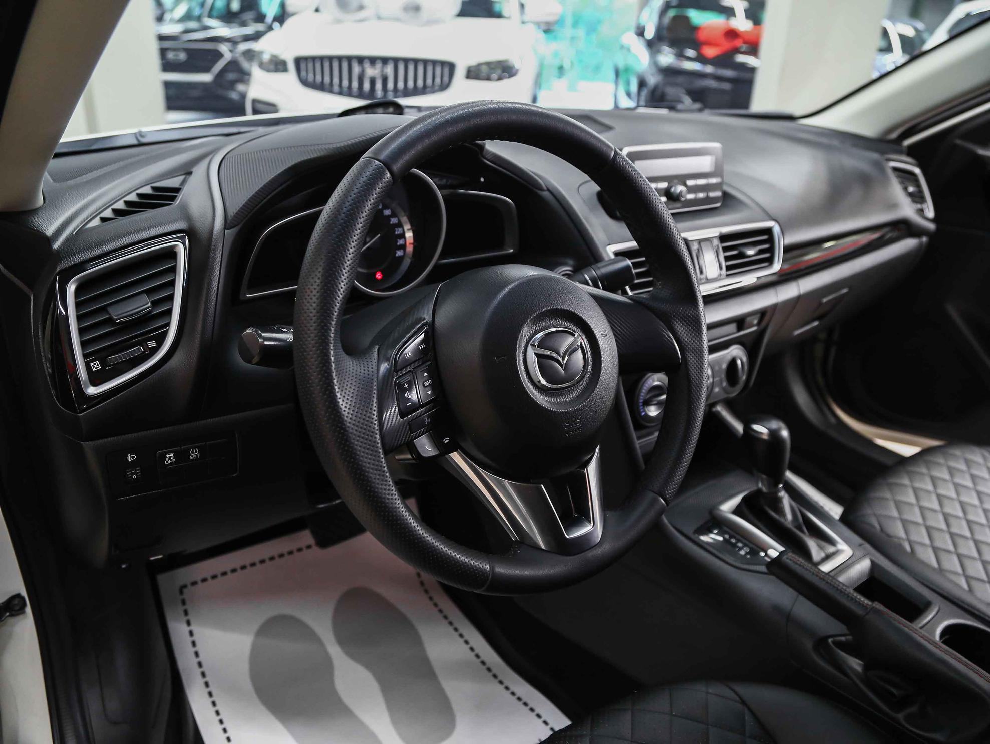 Mazda 3 2014, белый, ДЦ Орехово