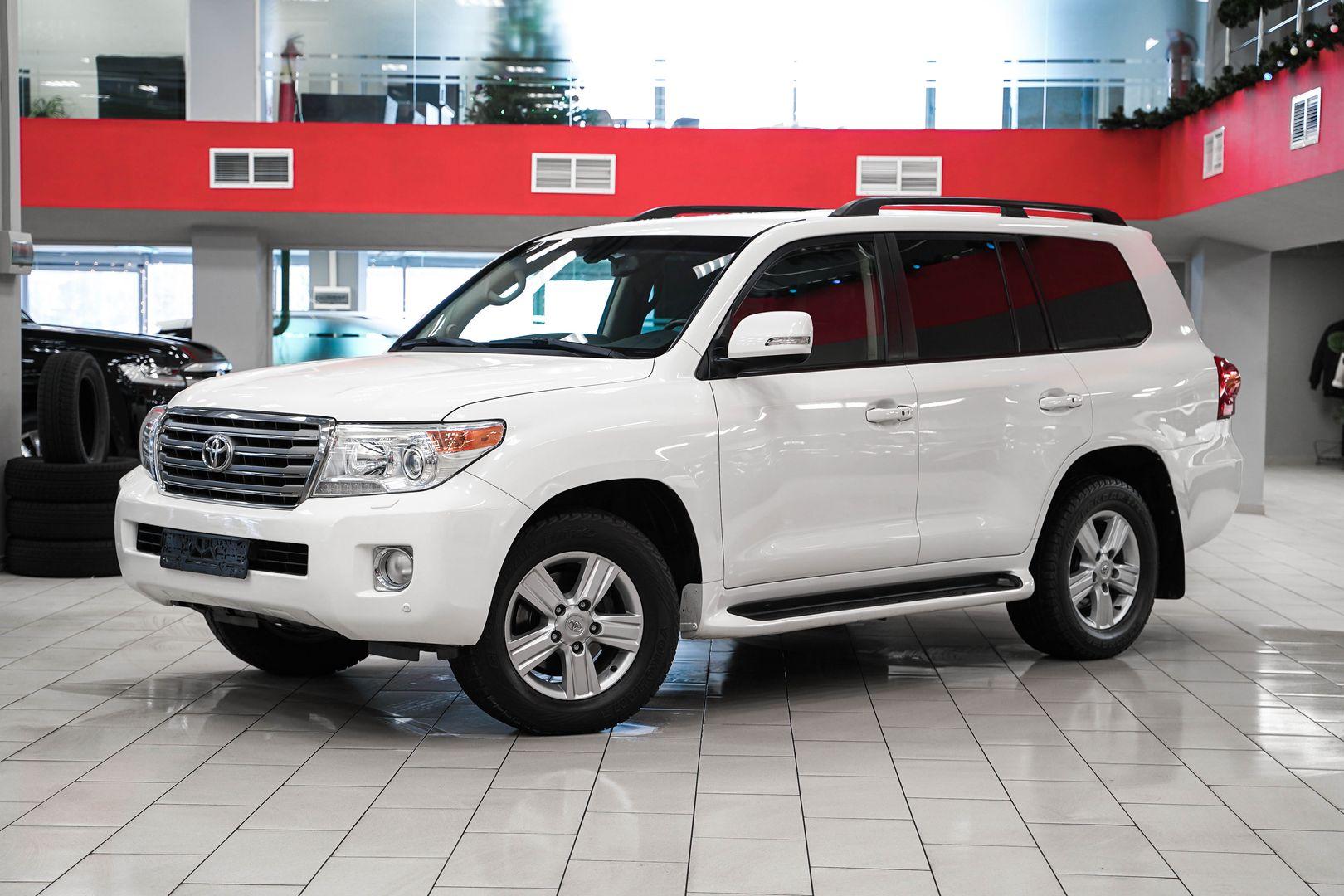 Toyota Land Cruiser 2014, белый, ДЦ Орехово
