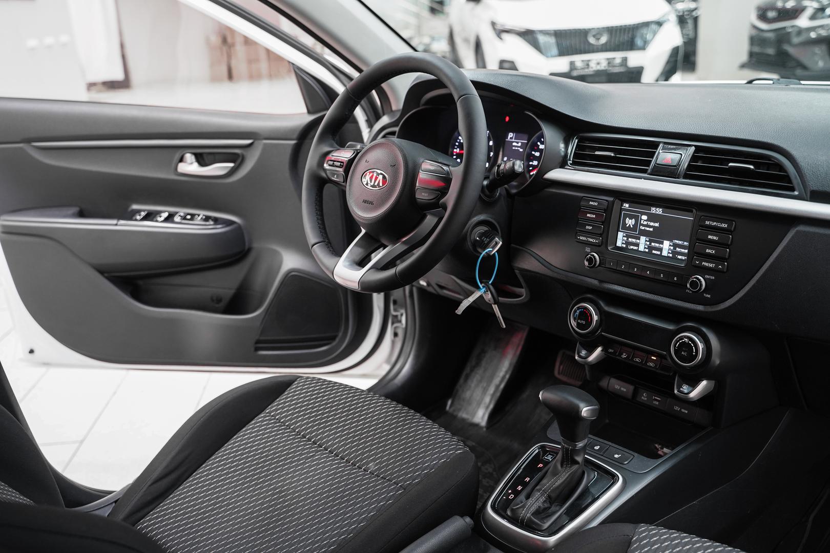 Kia Rio 2018, белый, ДЦ Орехово