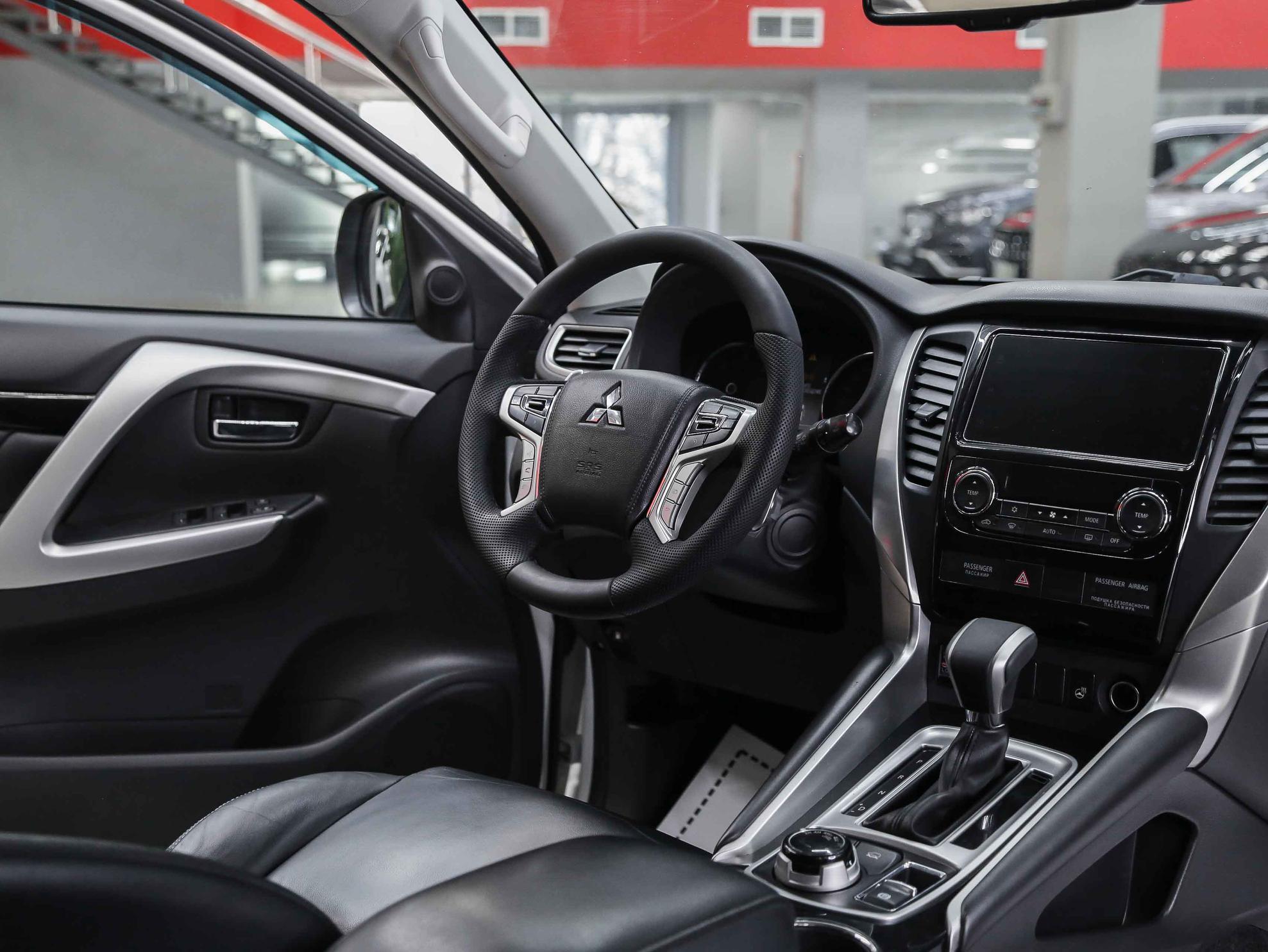 Mitsubishi Pajero Sport 2018, белый, ДЦ Орехово