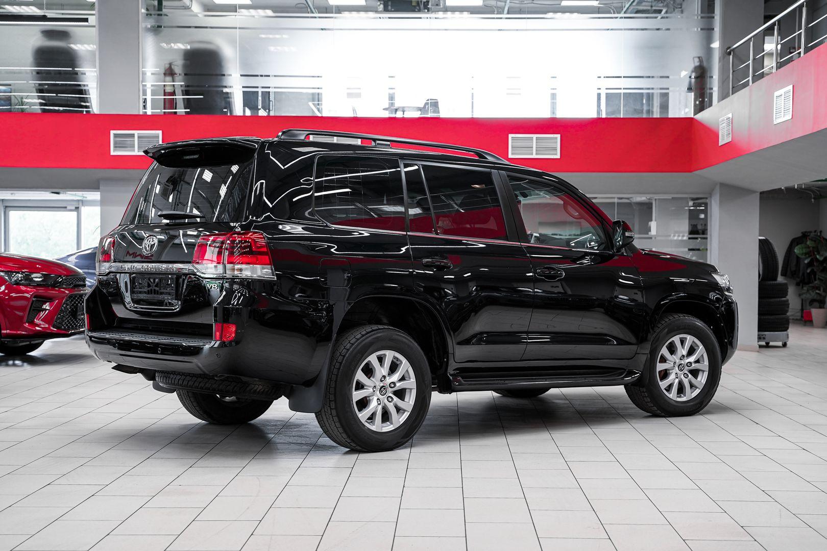 Toyota Land Cruiser 2016, черный, ДЦ Орехово