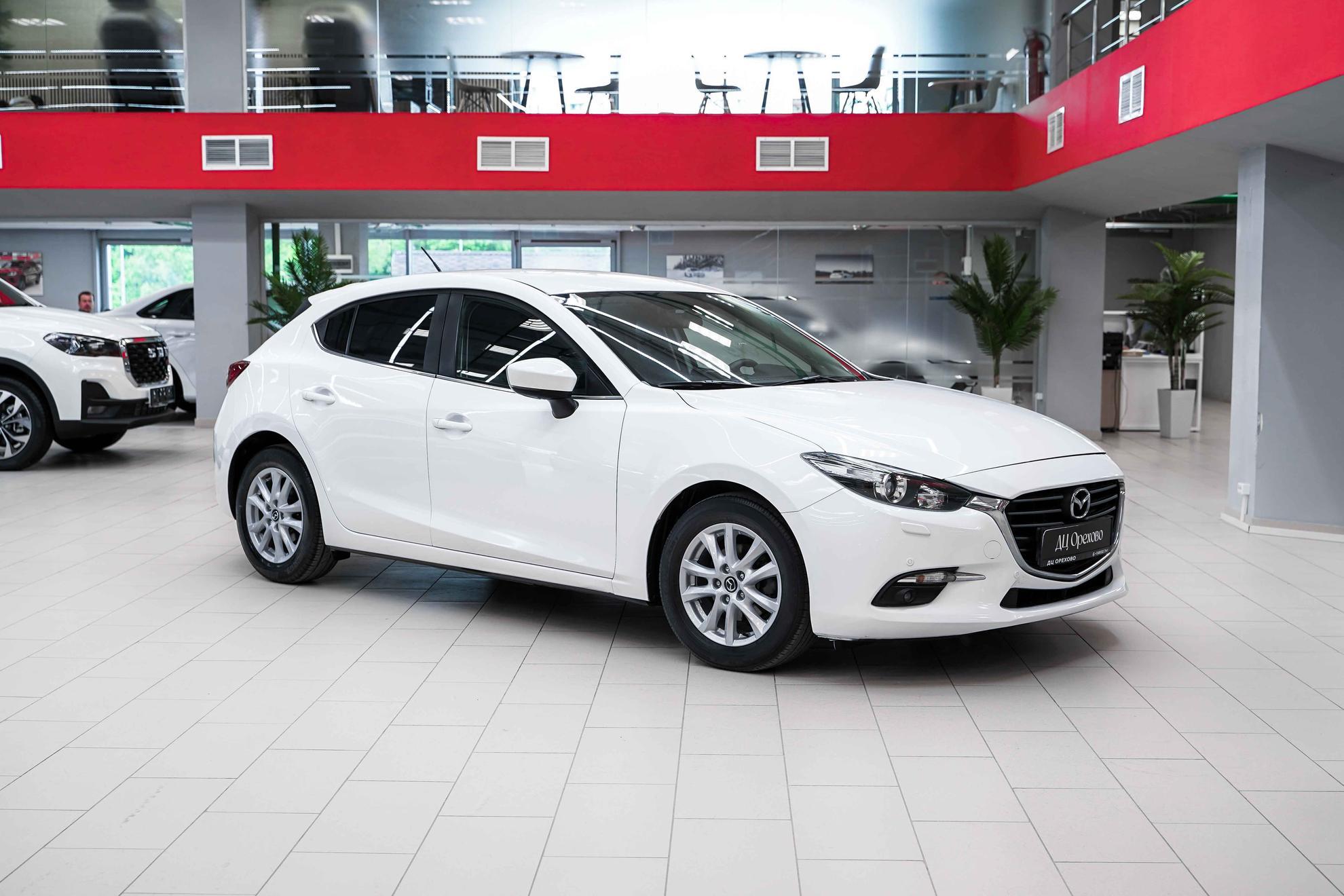 Mazda 3 2016, белый, ДЦ Орехово