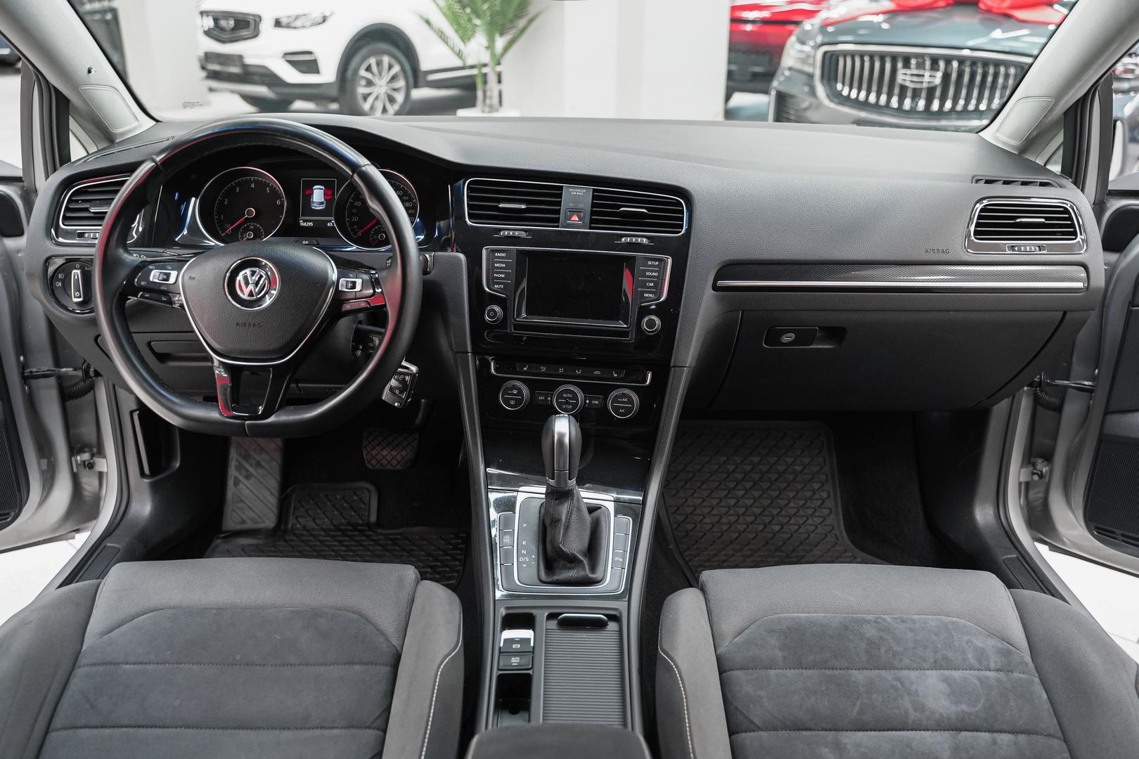 Volkswagen Golf 2014, серый, ДЦ Орехово