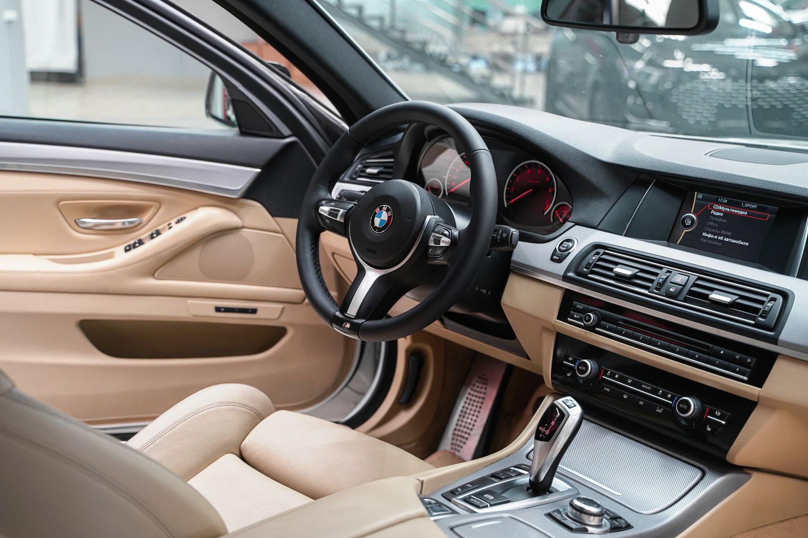BMW 5 серии 2014, белый, ДЦ Орехово