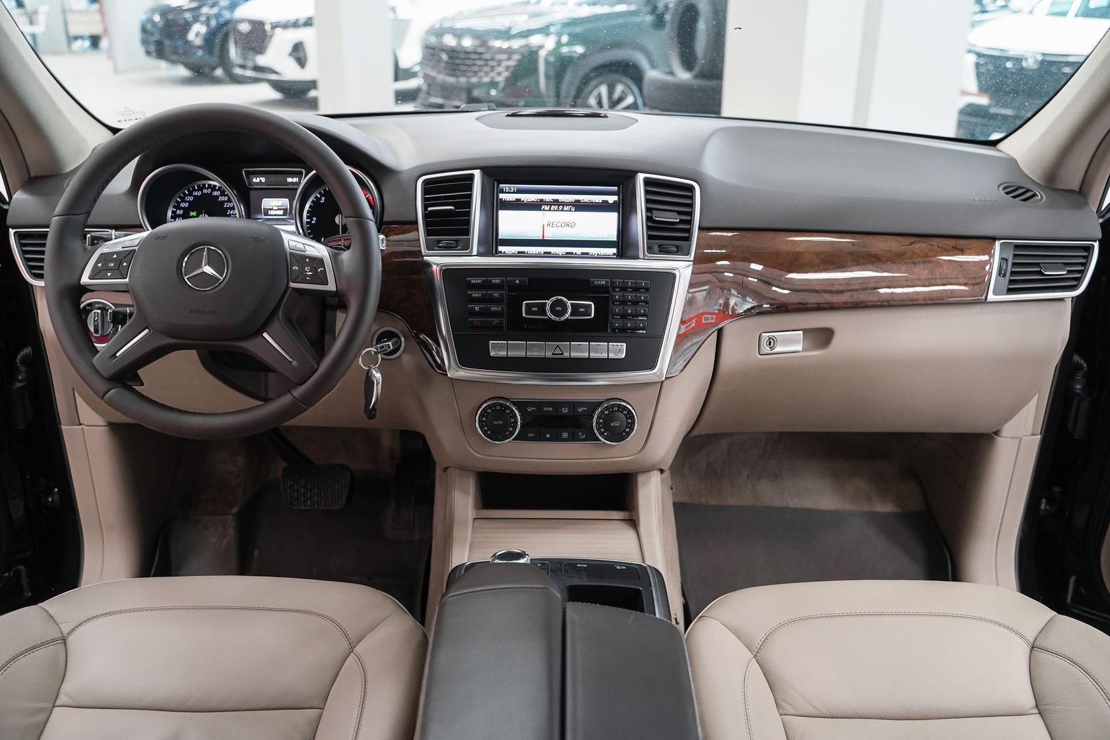 Mercedes-Benz M-Класс 2012, черный, ДЦ Орехово