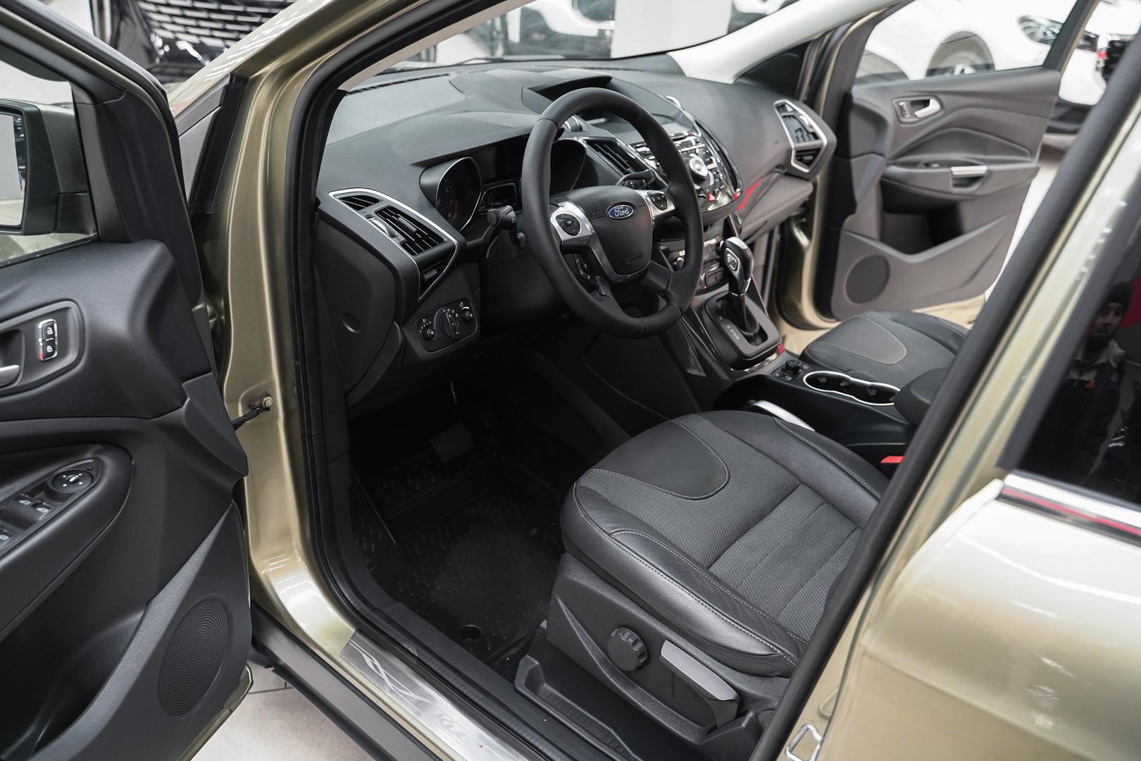 Ford Kuga 2013, зеленый, ДЦ Орехово