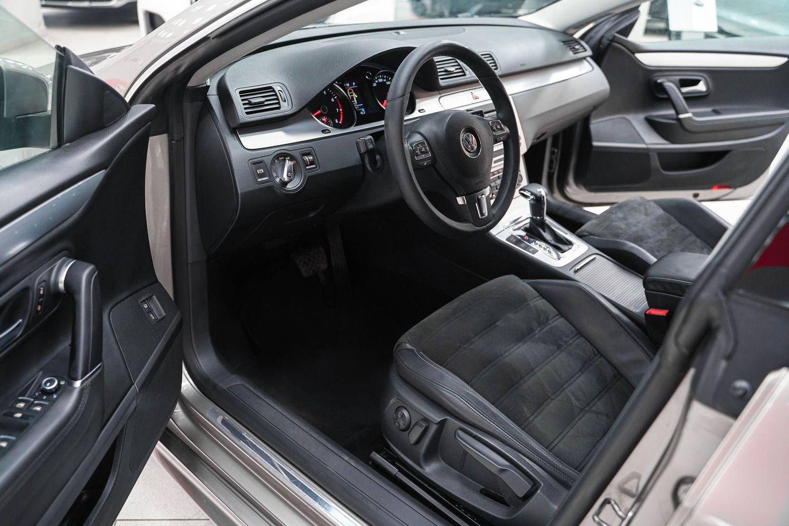 Volkswagen Passat CC 2010, бежевый, ДЦ Орехово