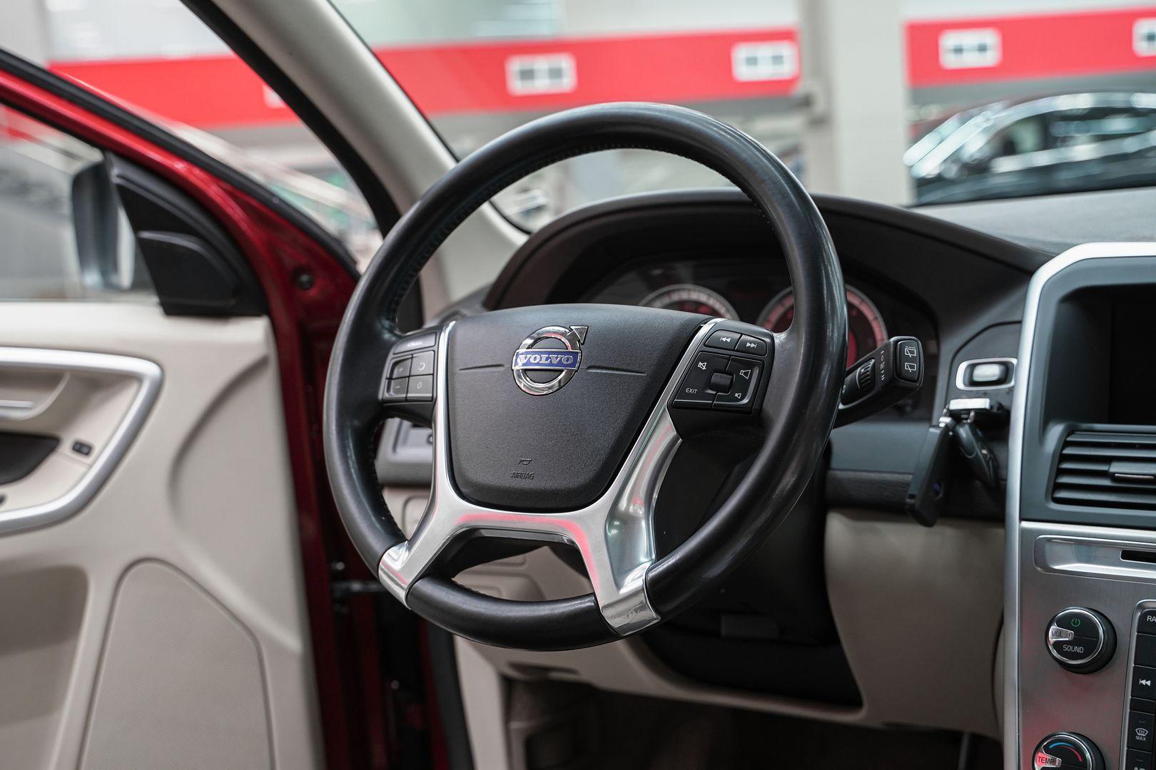 Volvo XC60 2011, красный, ДЦ Орехово