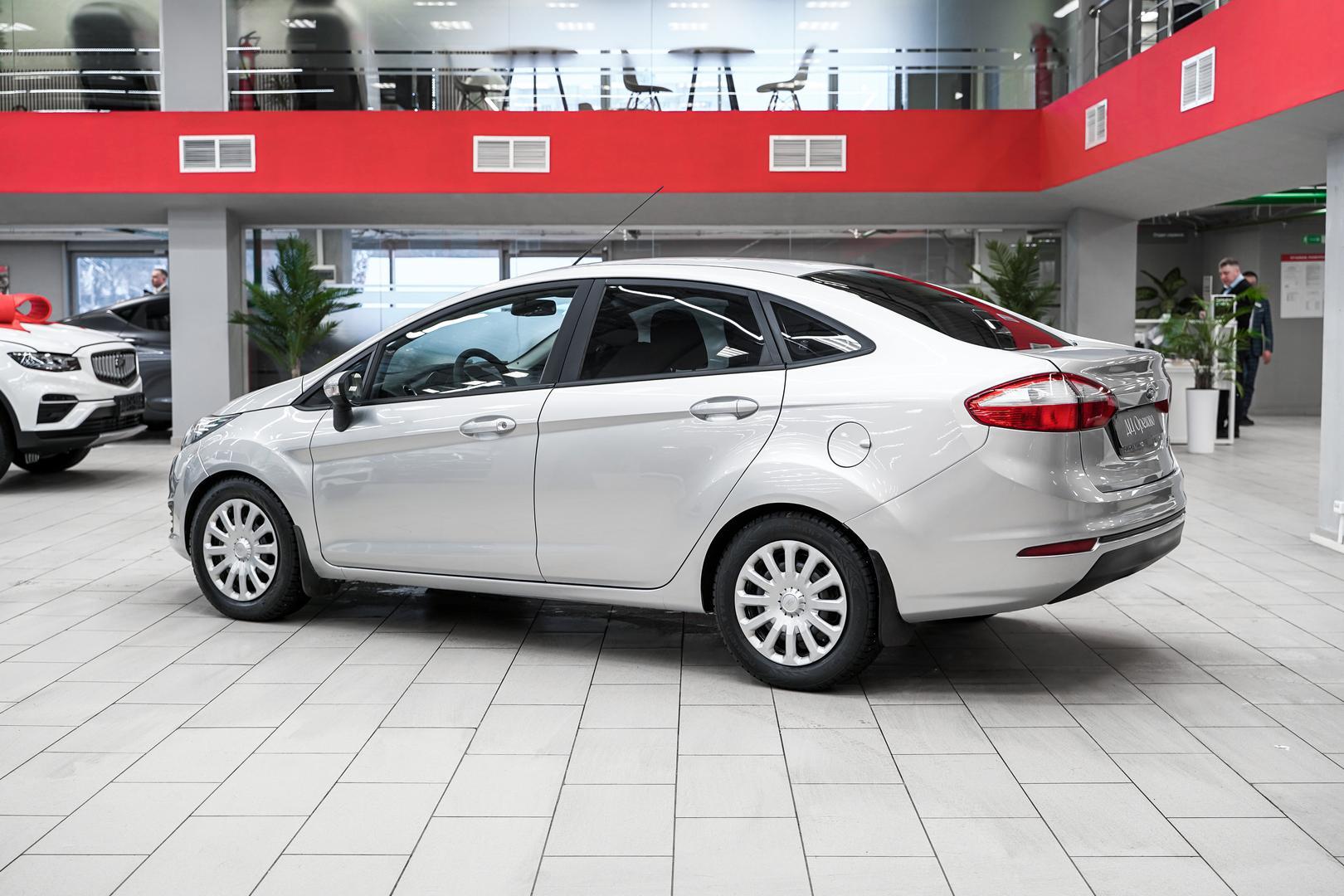 Ford Fiesta 2015, серебряный, ДЦ Орехово