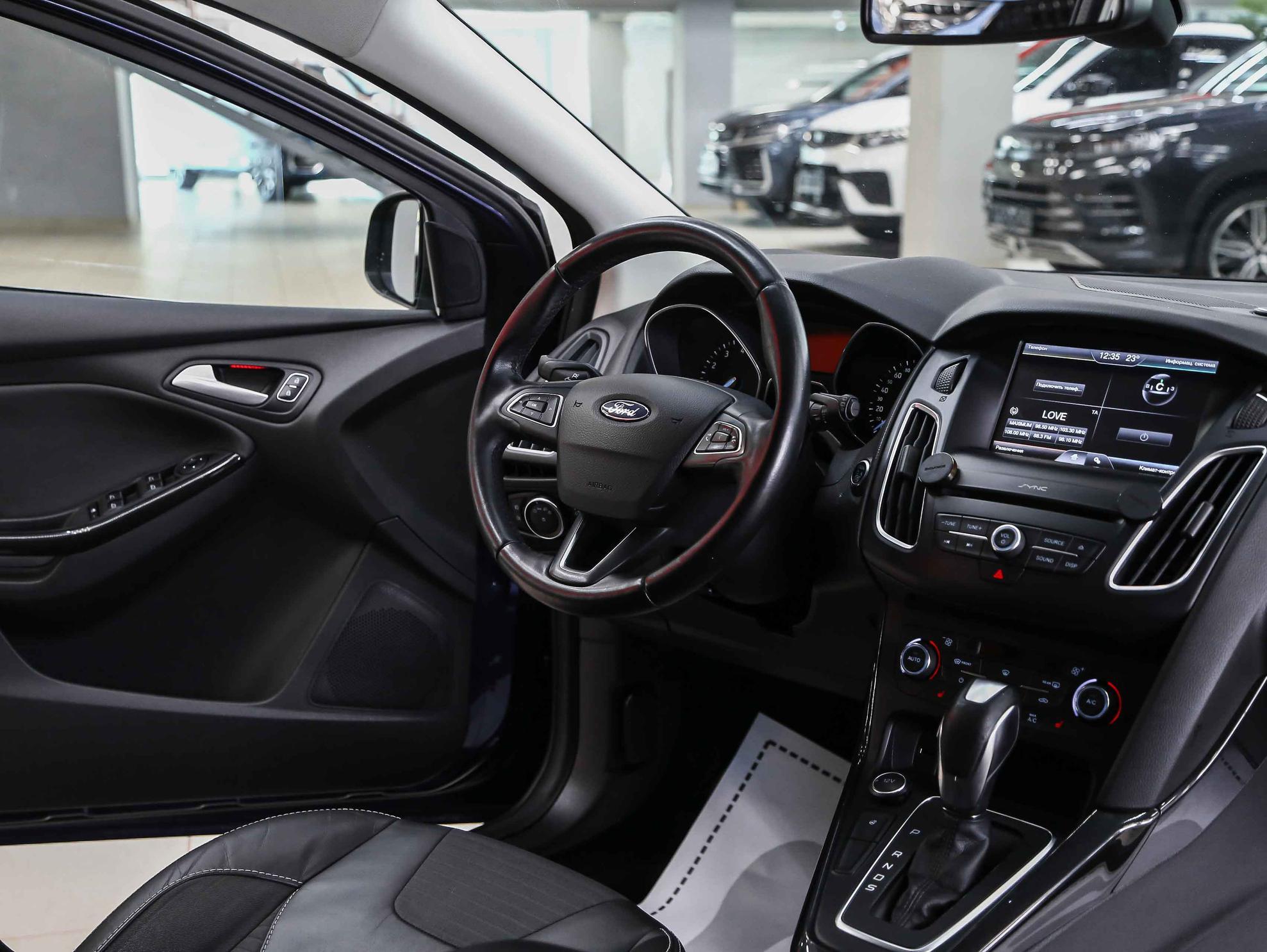 Ford Focus 2017, синий, ДЦ Орехово