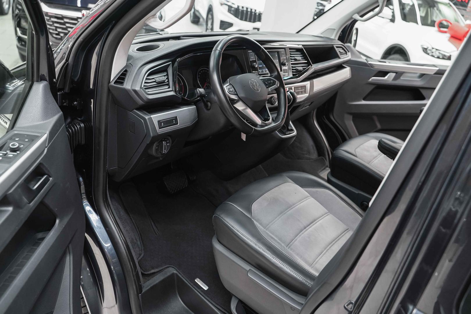 Volkswagen Multivan 2020, синий, ДЦ Орехово
