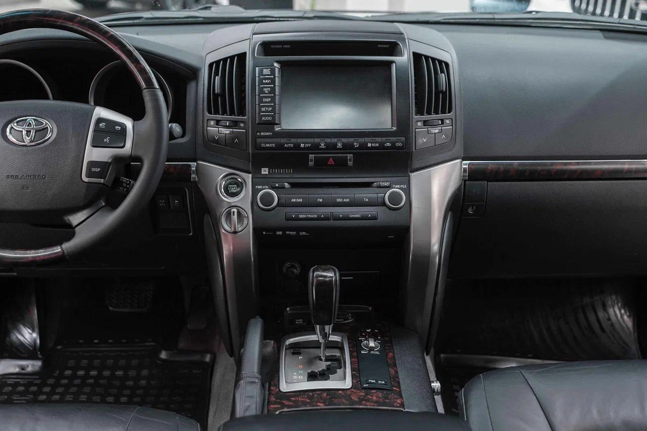 Toyota Land Cruiser 2011, серебряный, ДЦ Орехово