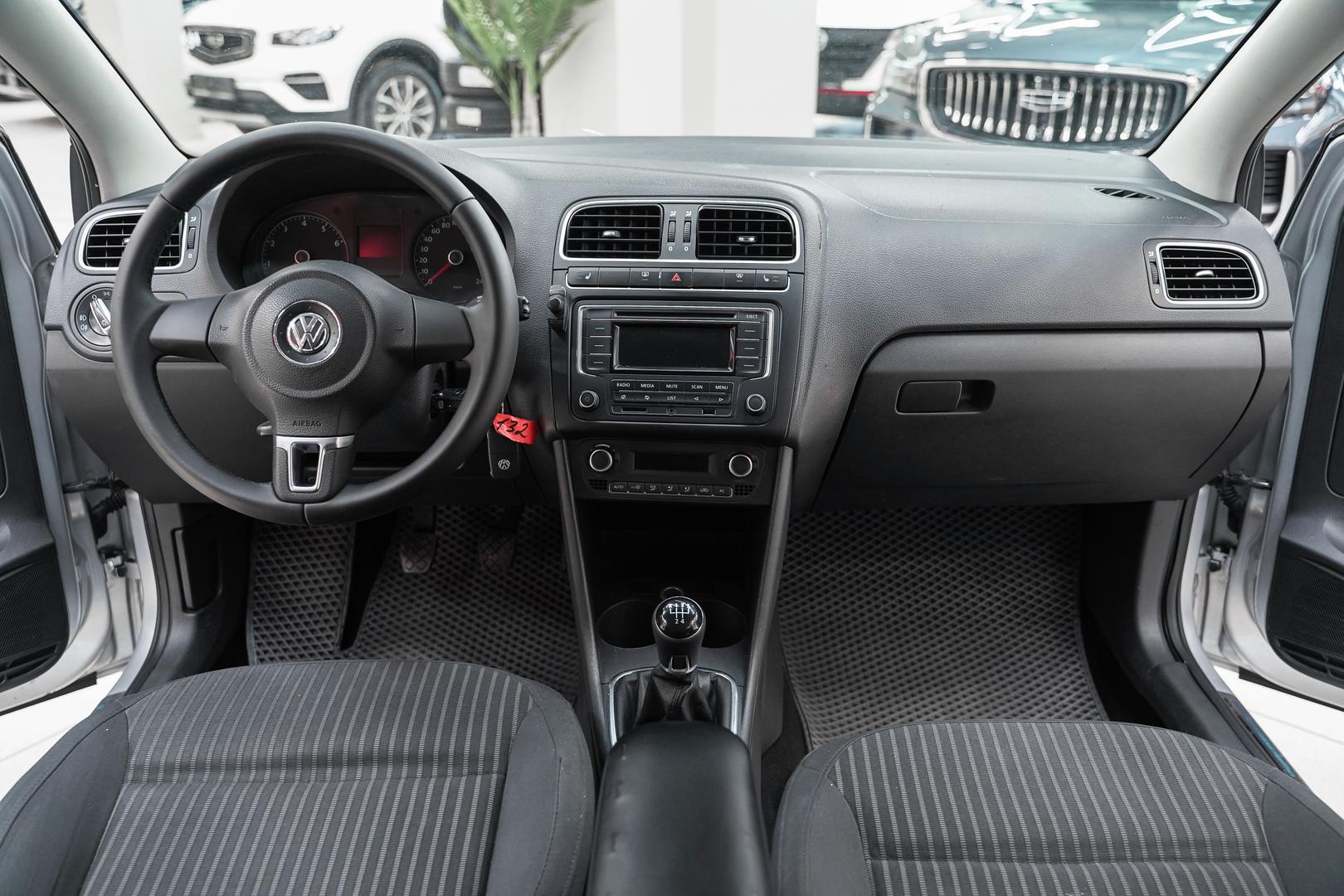 Volkswagen Polo 2013, серебряный, ДЦ Орехово