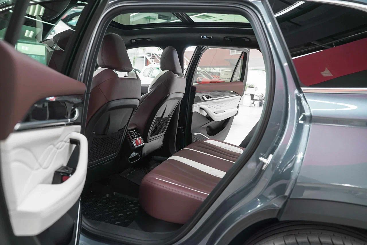 Geely Monjaro 2023, серый, ДЦ Орехово