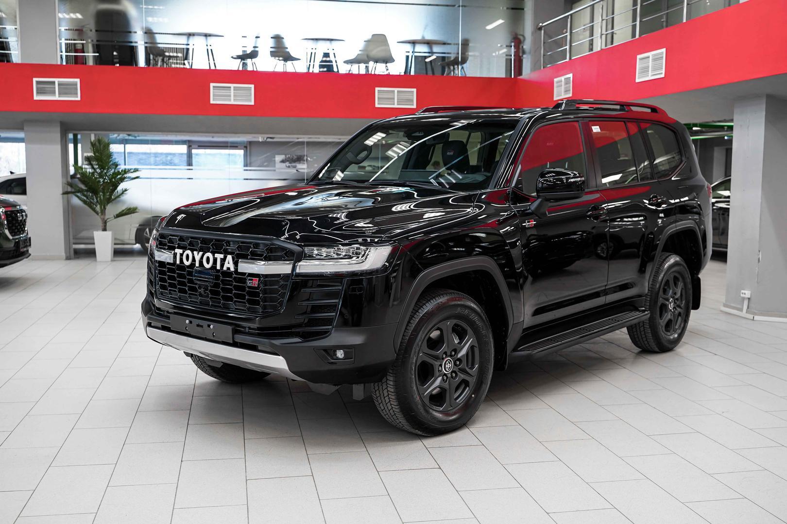 Toyota Land Cruiser 2026, черный, ДЦ Орехово