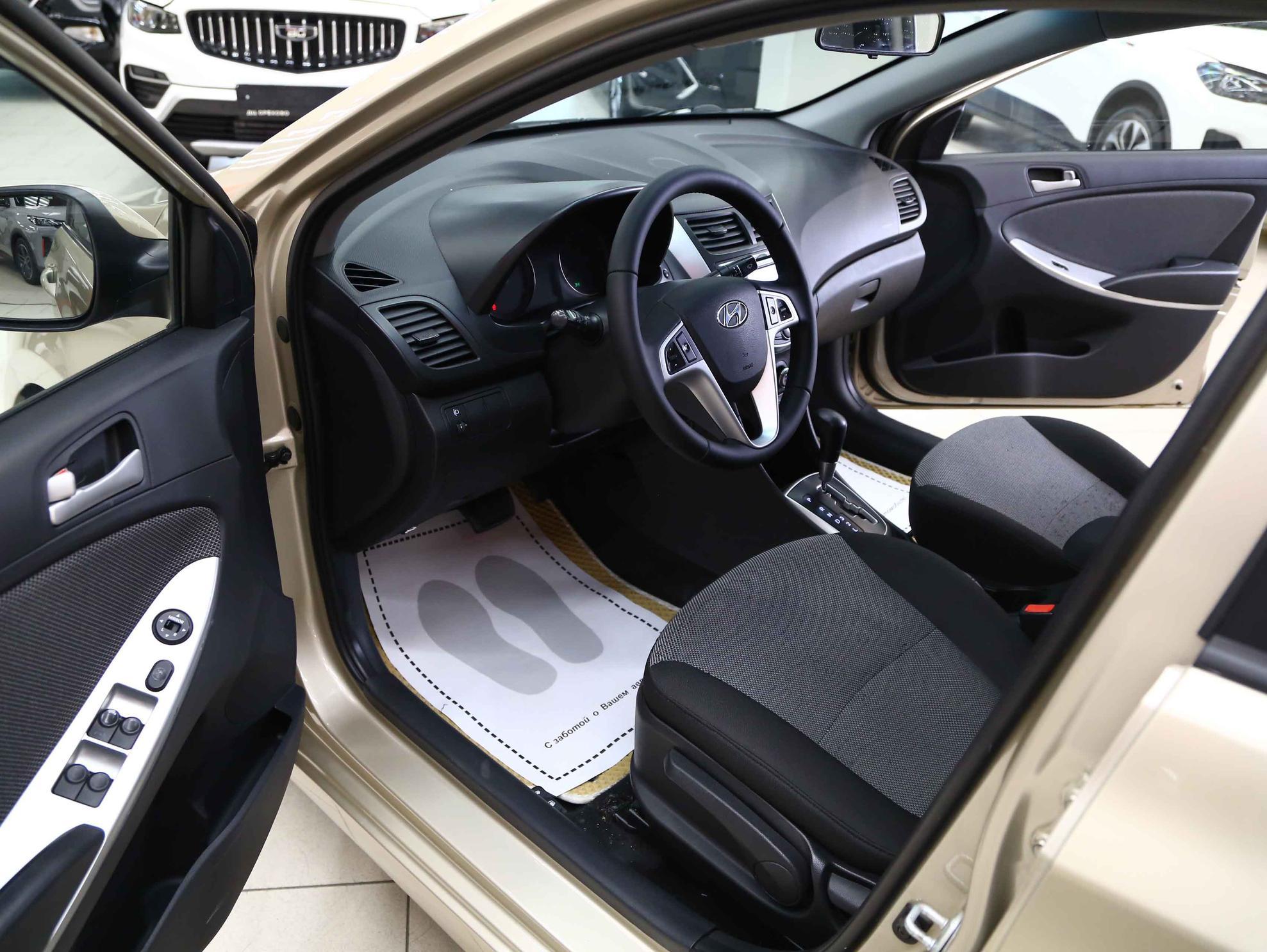 Hyundai Solaris 2013, бежевый, ДЦ Орехово