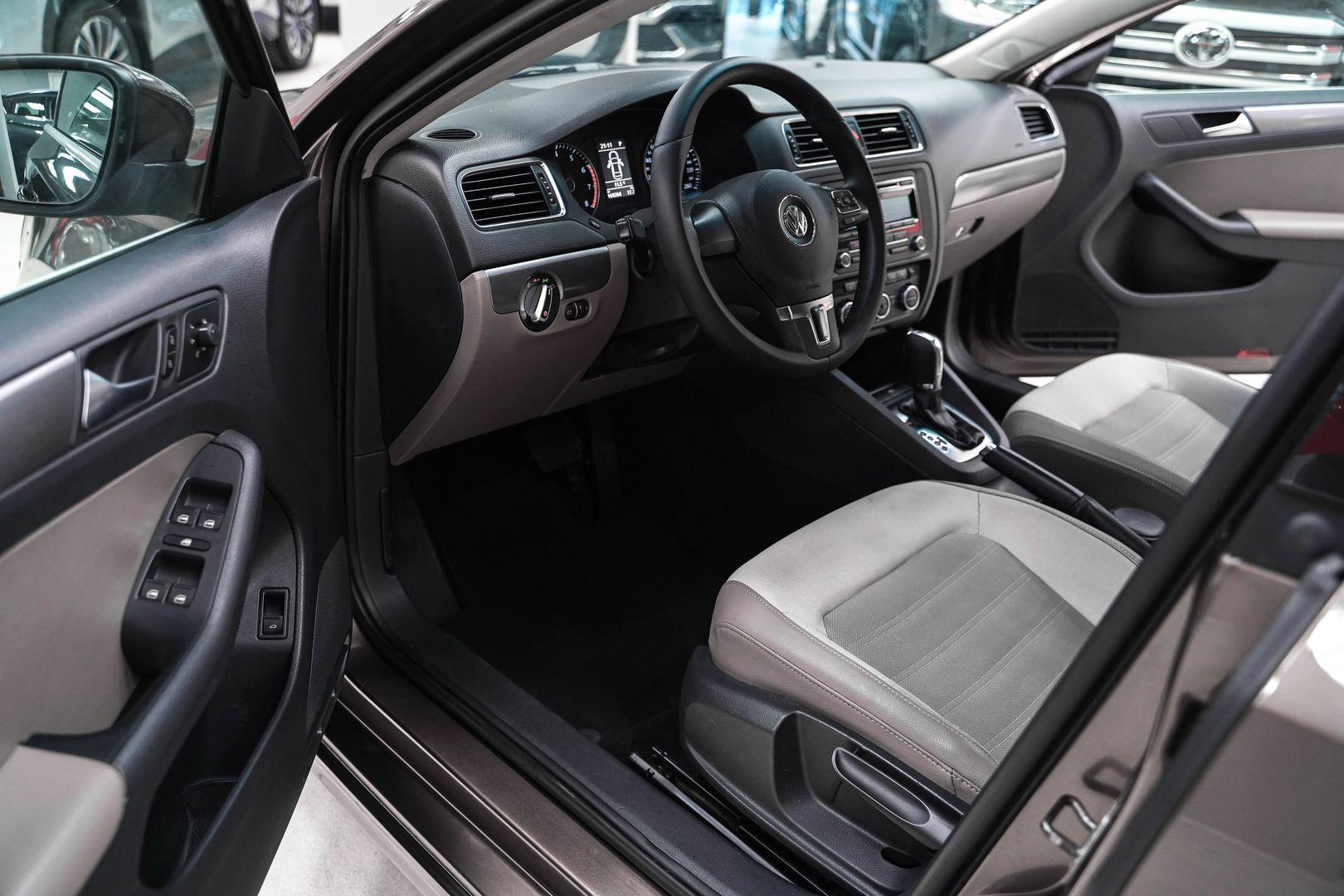 Volkswagen Jetta 2012, коричневый, ДЦ Орехово