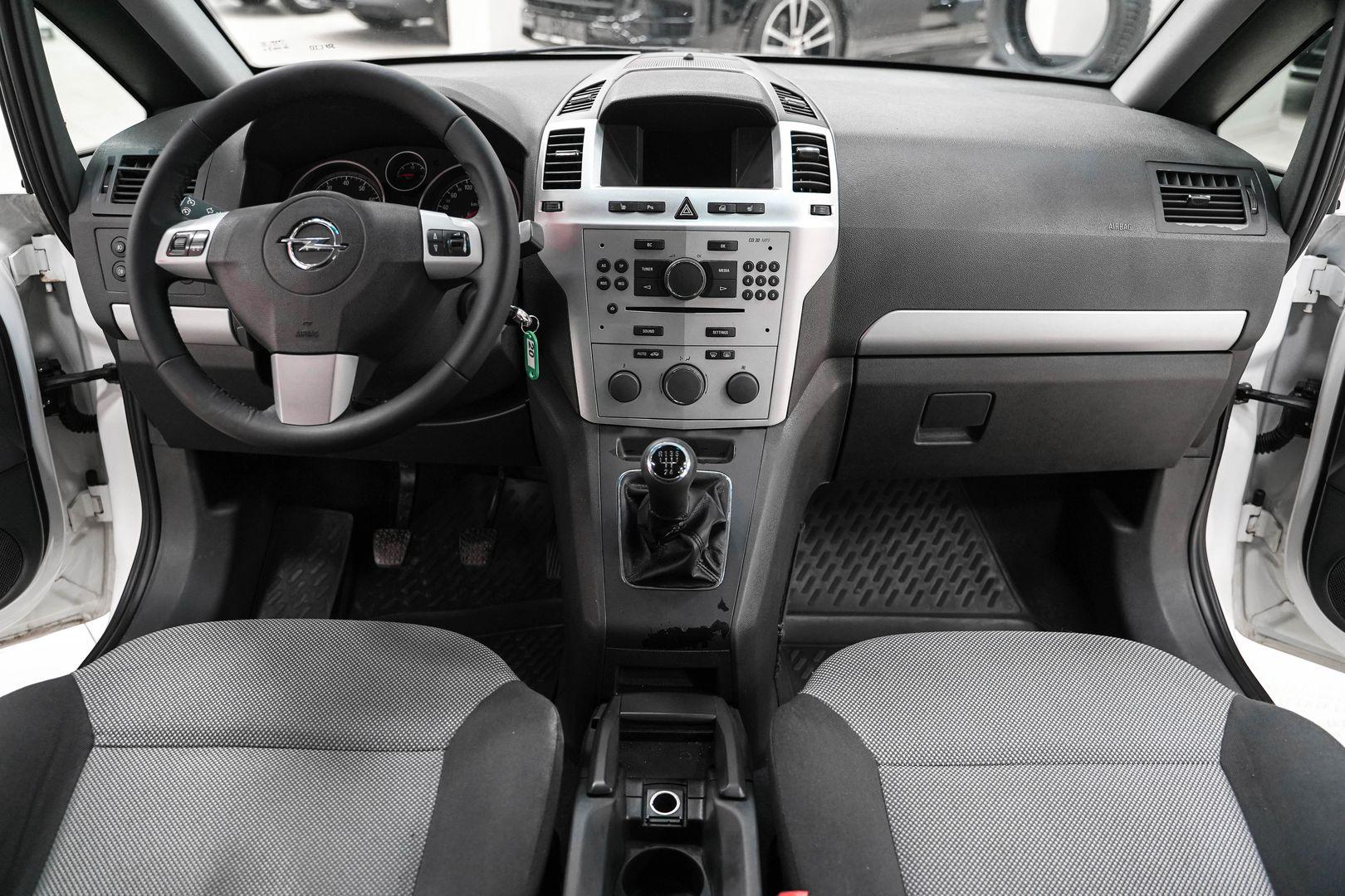 Opel Zafira 2012, белый, ДЦ Орехово